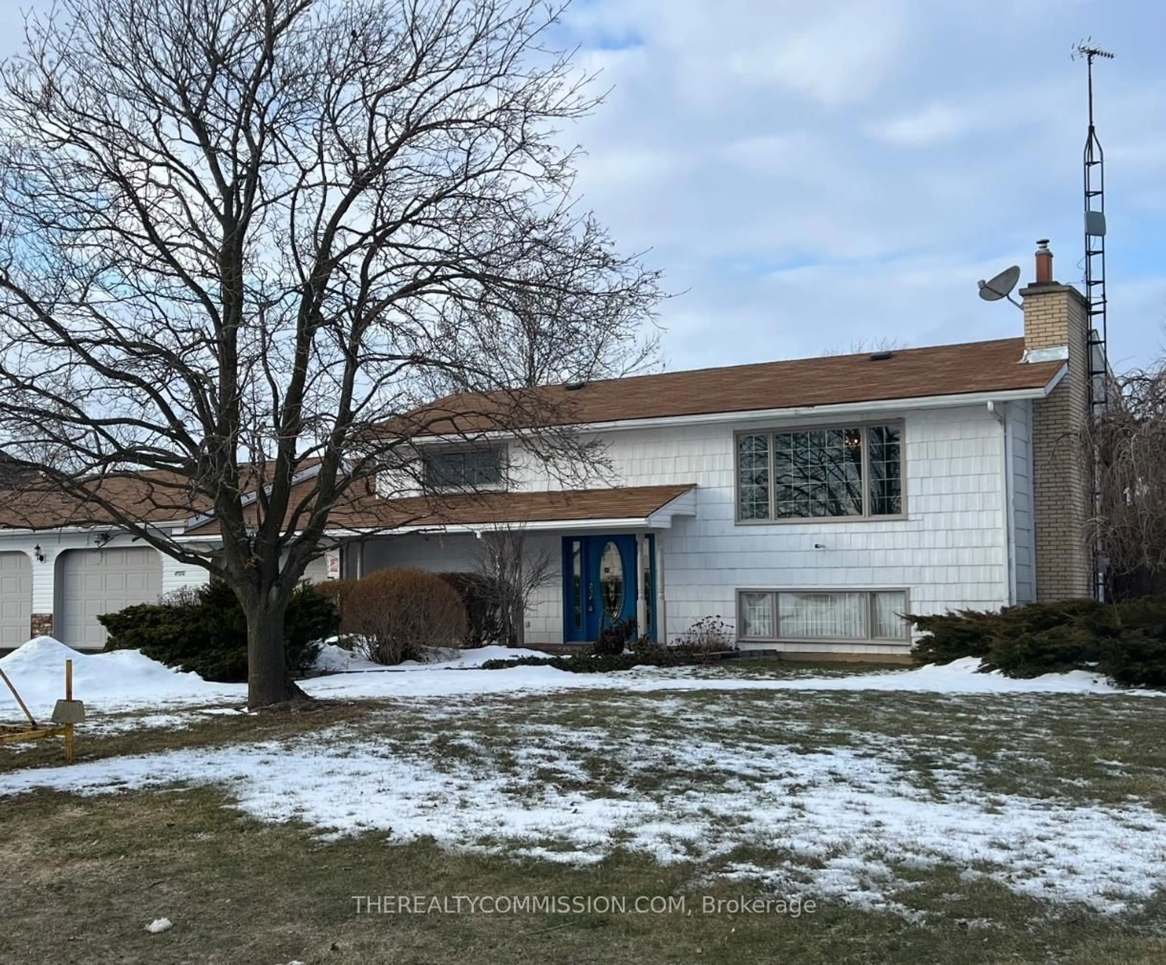 Home with vinyl exterior material, street for 47932 College Lane, Malahide Ontario N5H 2R6