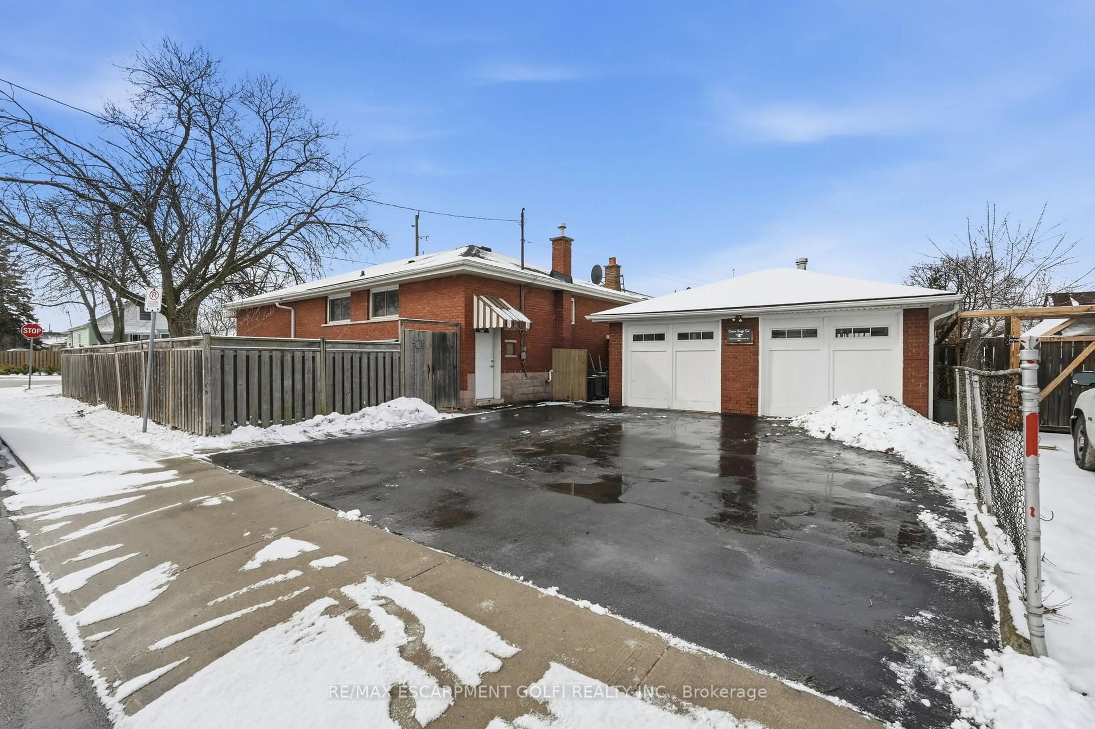 Unknown for 319 Vansitmart Ave, Hamilton Ontario L8H 3B5