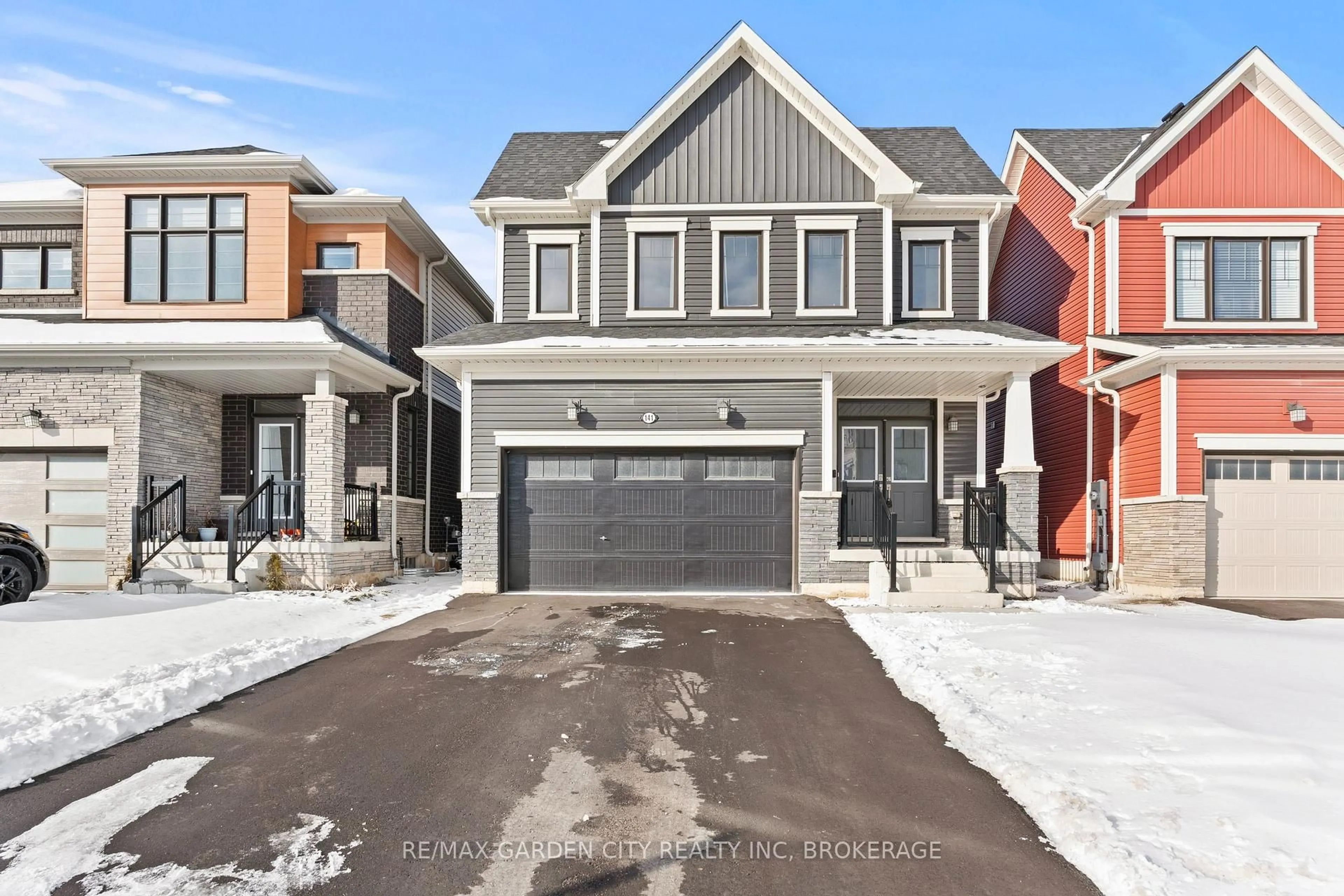 Home with brick exterior material, street for 141 Higgins Ave, Thorold Ontario L3B 5N5