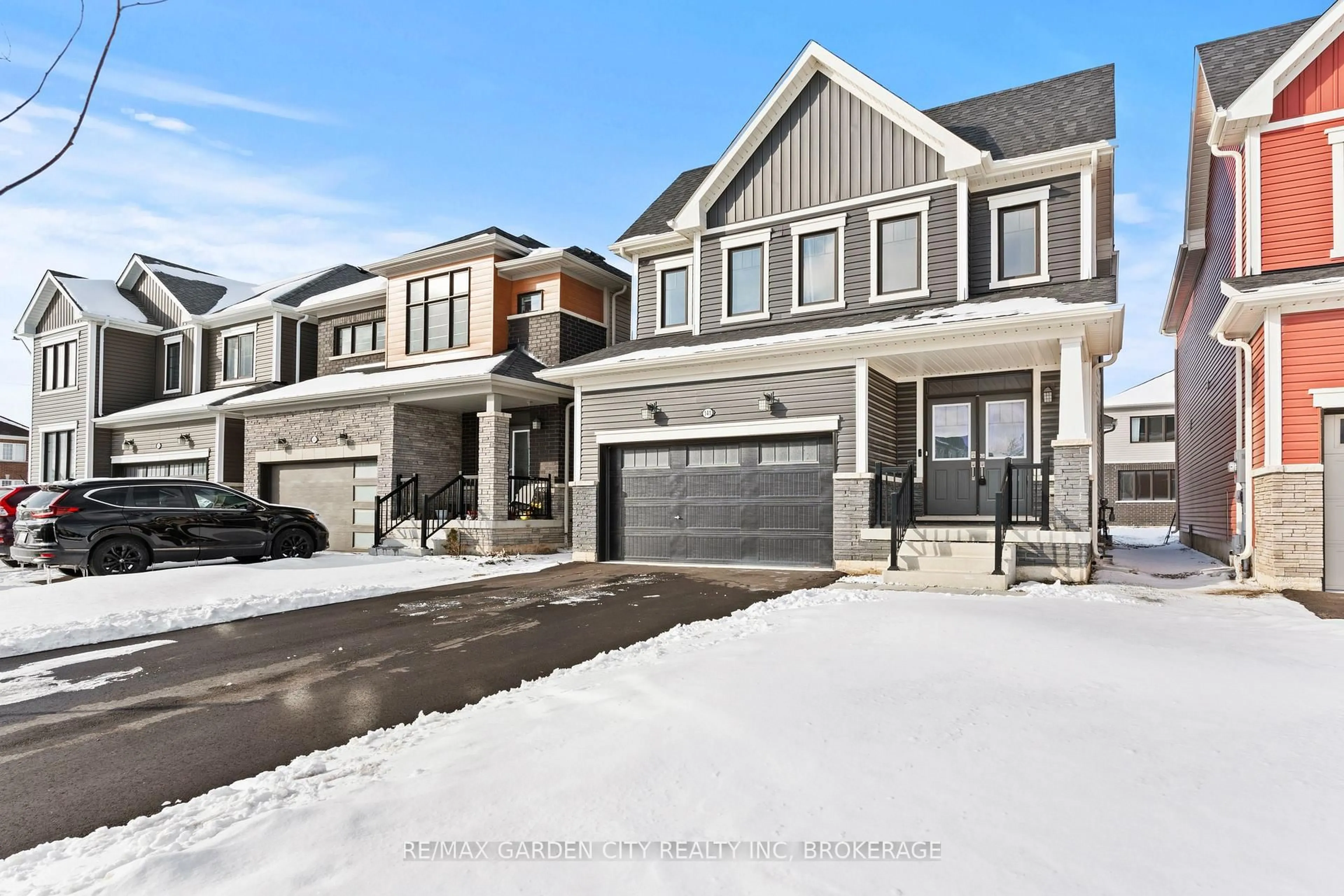 Home with brick exterior material, street for 141 Higgins Ave, Thorold Ontario L3B 5N5