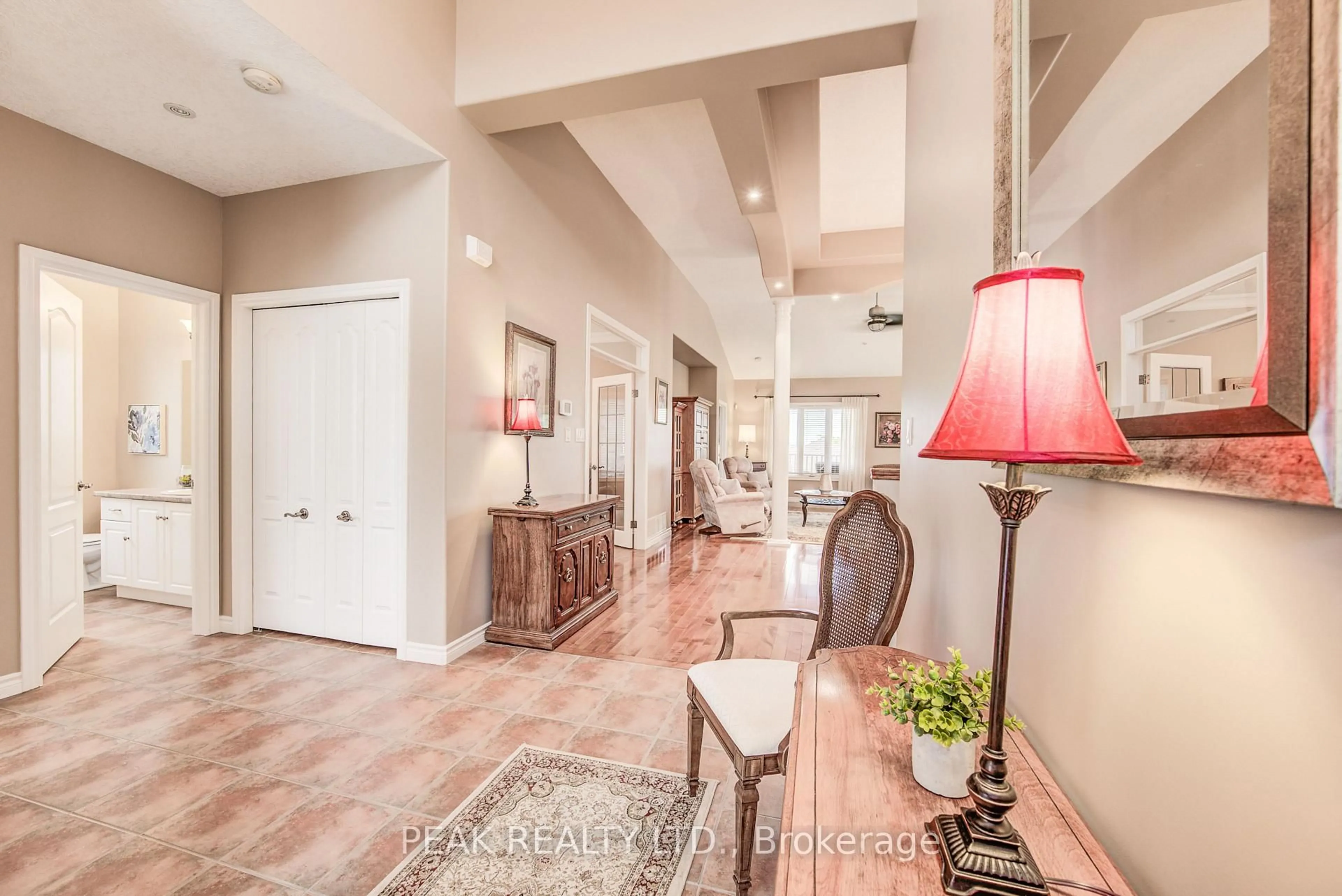Indoor foyer for 116 Stonecroft Way, Wilmot Ontario N3A 4L6