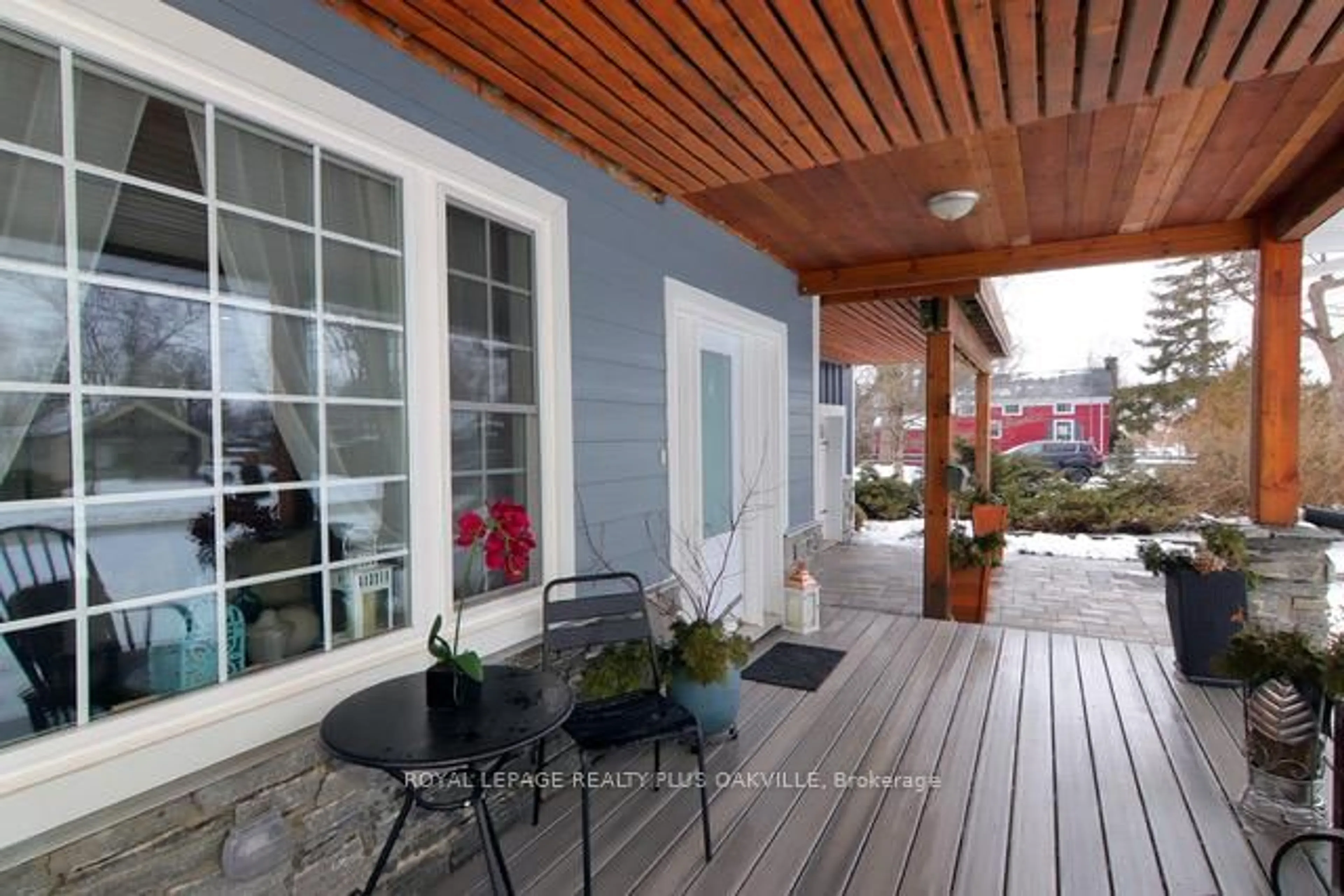 Patio, street for 318 Beachview Ave, Fort Erie Ontario L2A 4L7