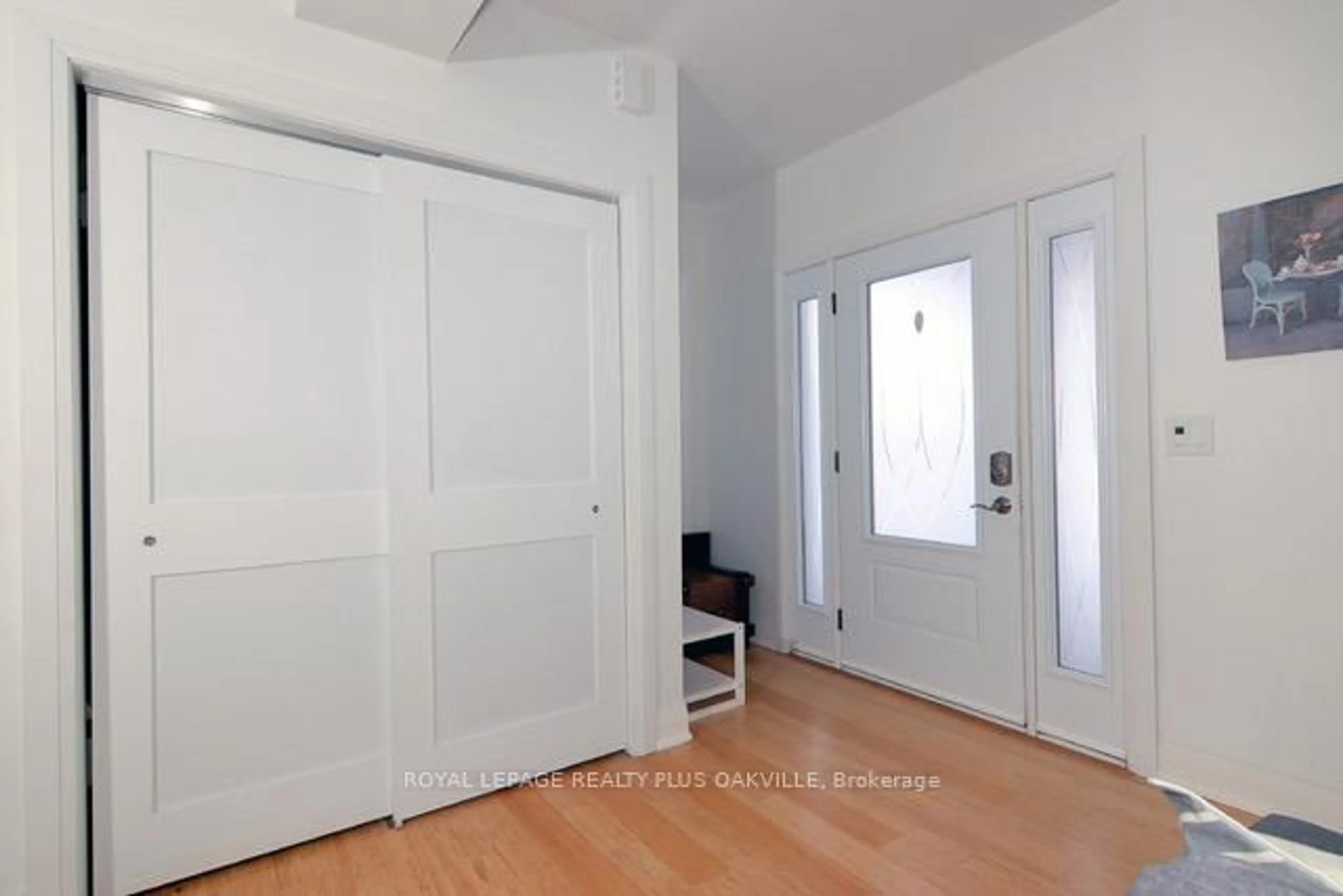 Indoor entryway for 318 Beachview Ave, Fort Erie Ontario L2A 4L7