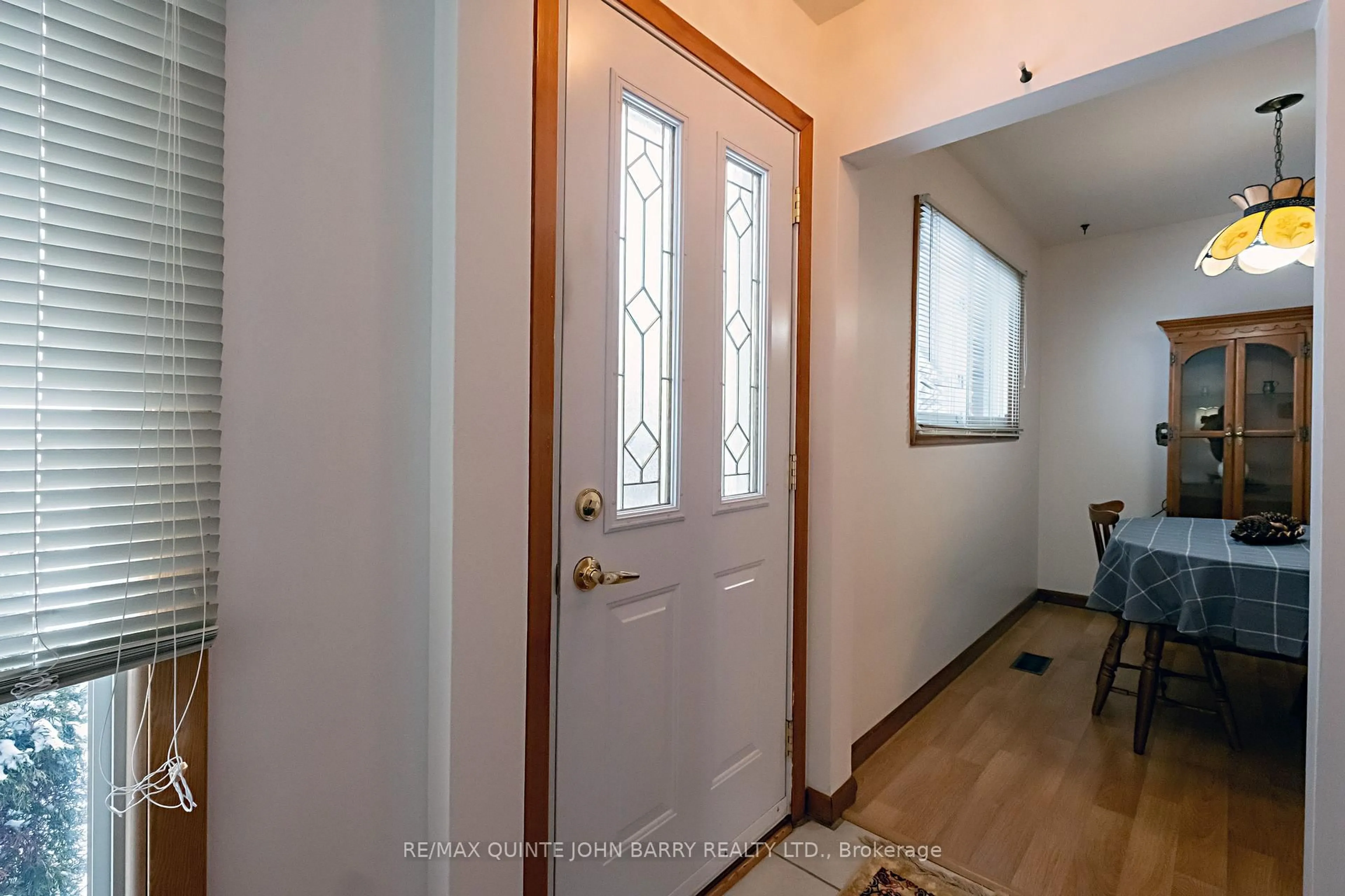 Indoor entryway for 13 Belvedere Rd, Quinte West Ontario K8V 4A8
