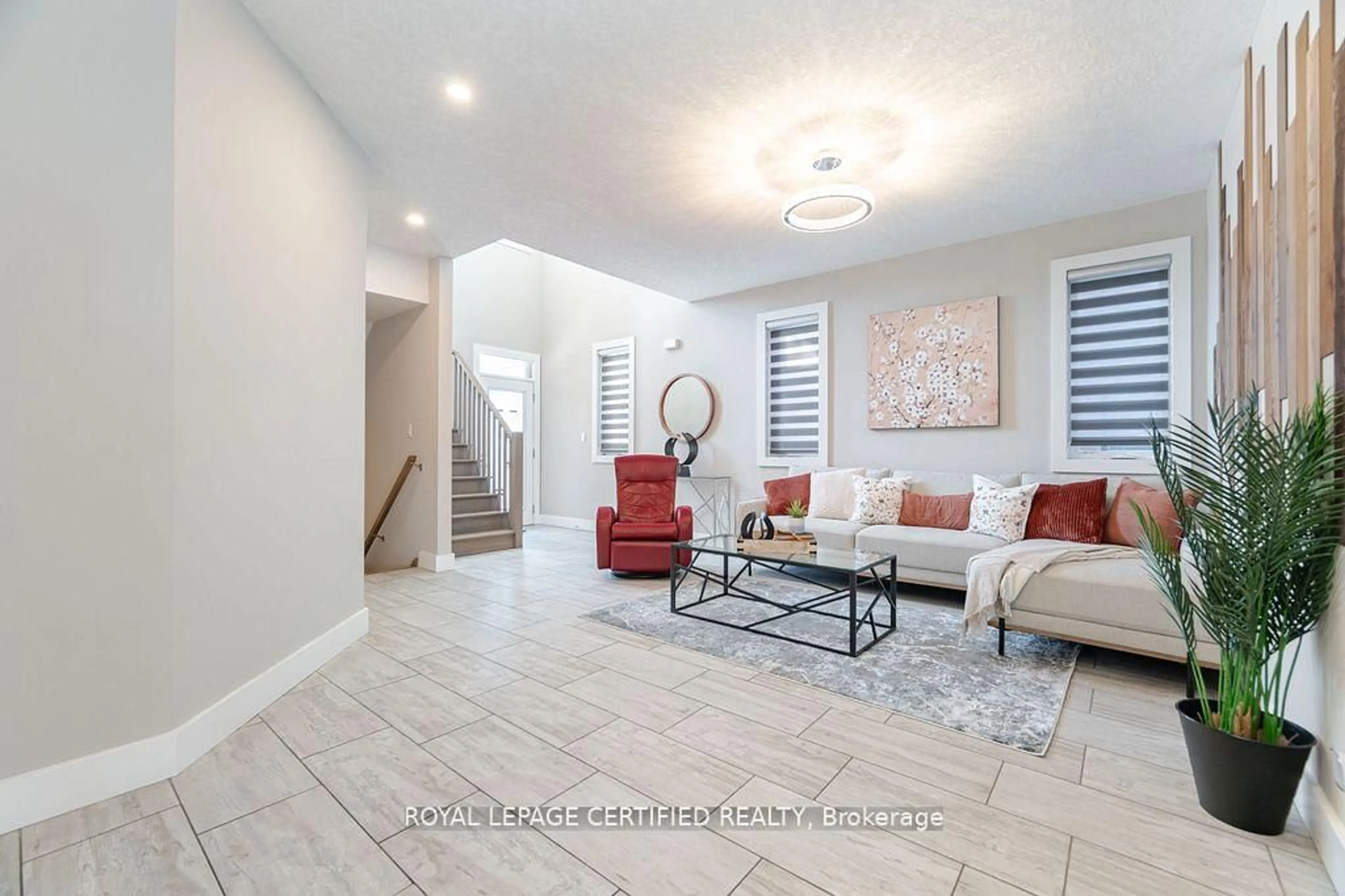 Indoor entryway for 204 Forest Creek Dr, Kitchener Ontario N2P 2R3