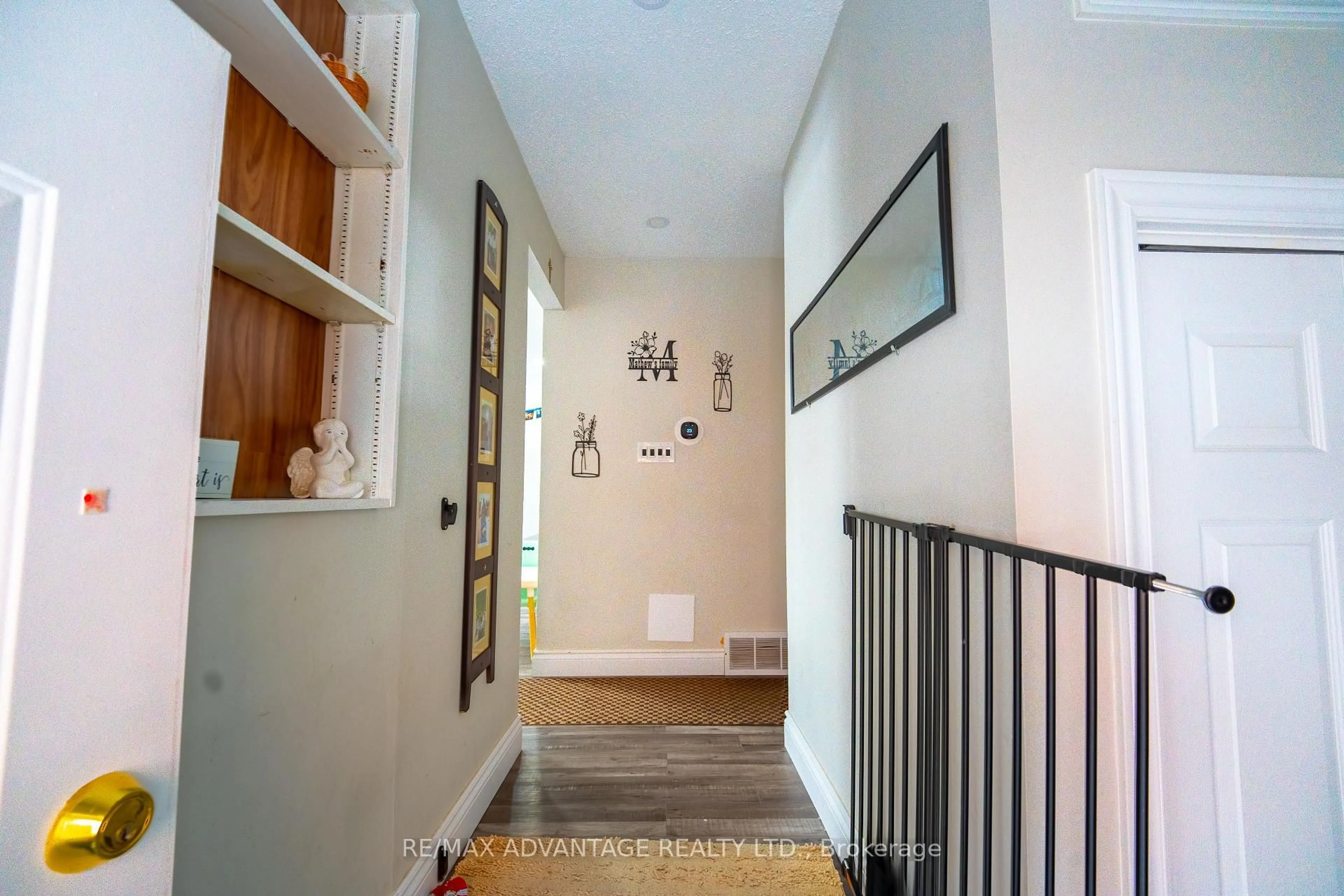 Indoor entryway for 46 Forest Rd, Cambridge Ontario N1S 3B5