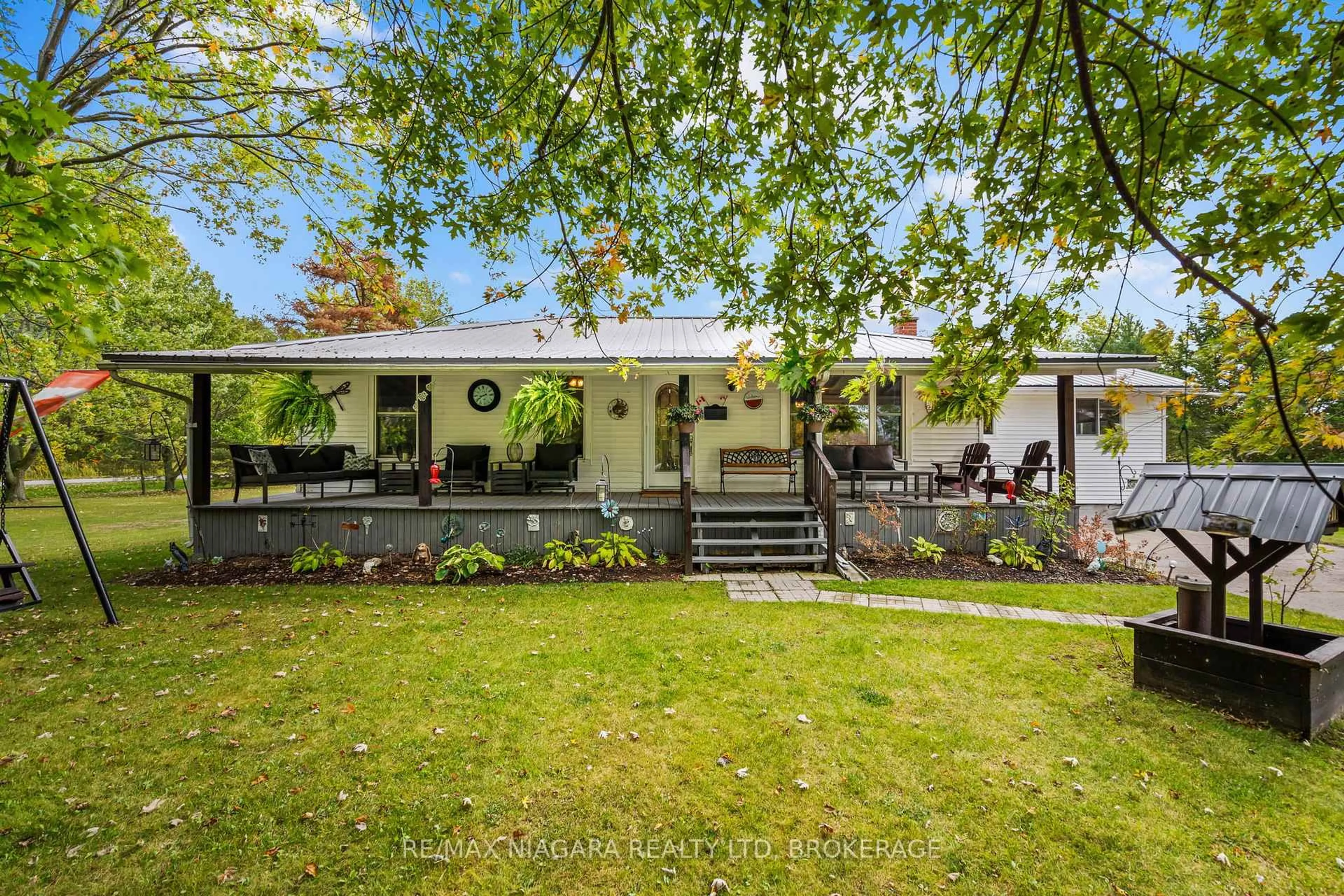 A pic from outside/outdoor area/front of a property/back of a property/a pic from drone, street for 1791 Beamer Rd, West Lincoln Ontario L0R 1Y0