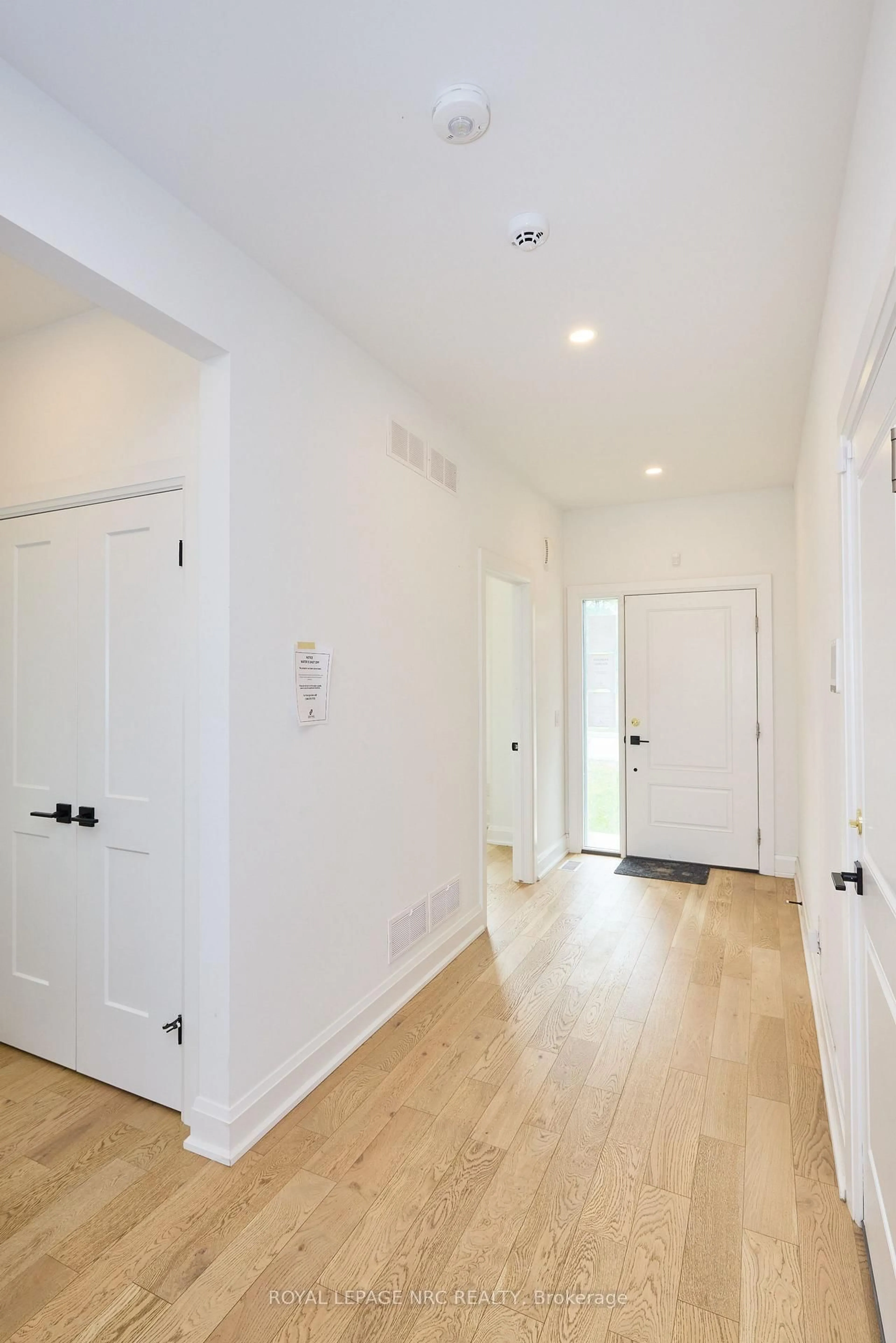 Indoor entryway for 159 Hodgkins Ave, Thorold Ontario L2V 0M6