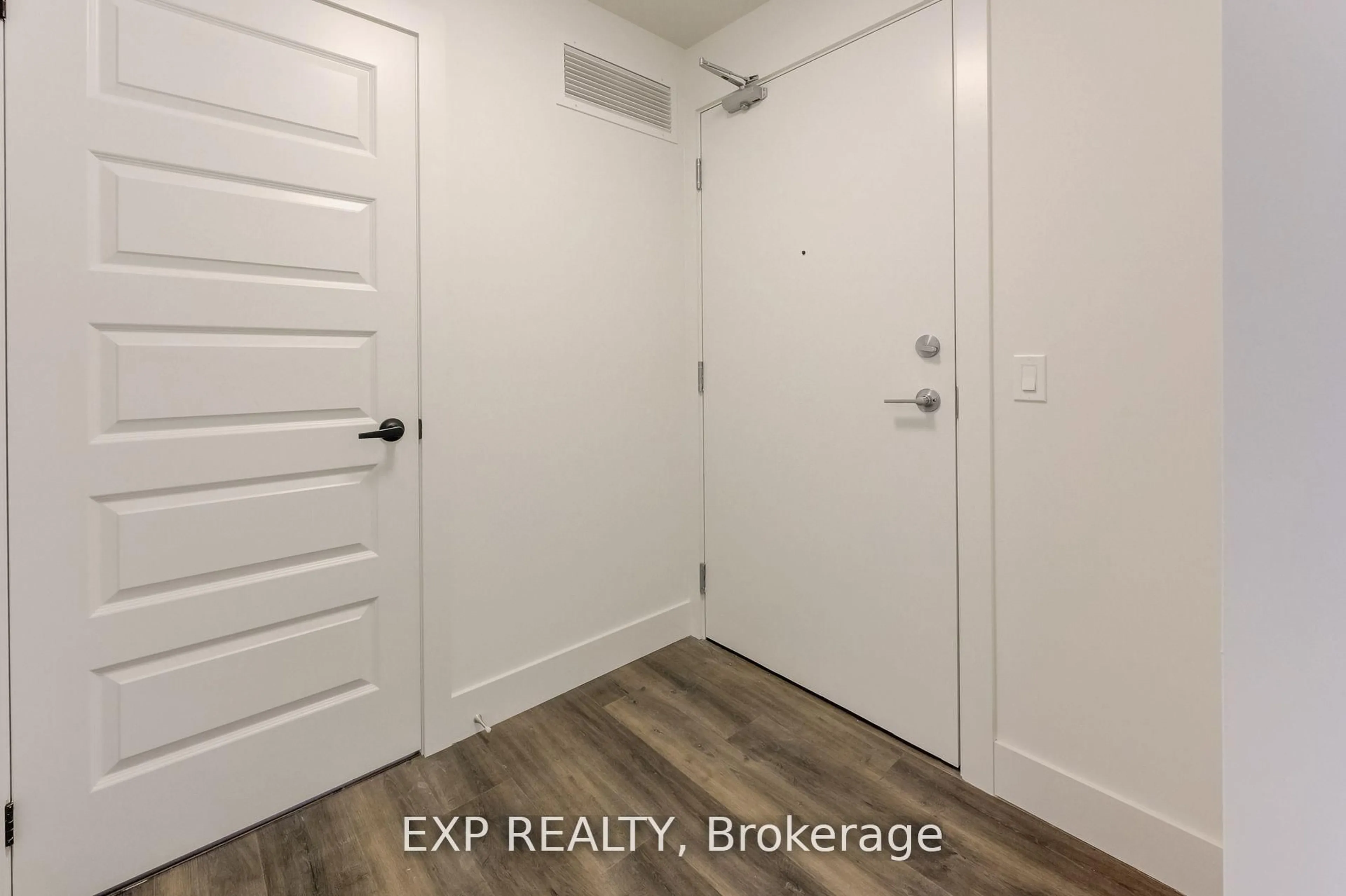 Indoor entryway for 103 Roger St #516, Waterloo Ontario N2J 1A4