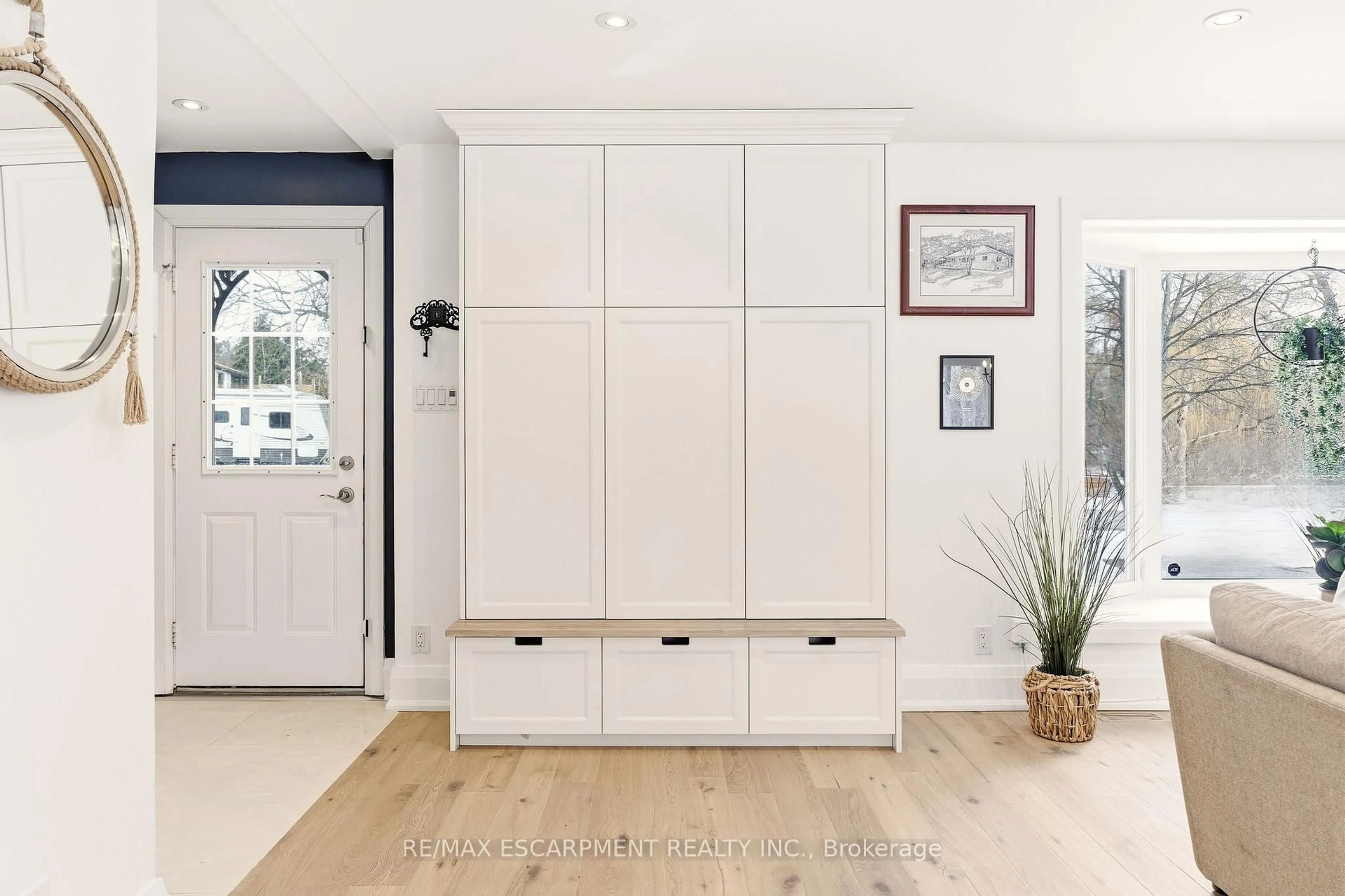 Indoor entryway for 22 Rosebough St, Hamilton Ontario L9H 5C5