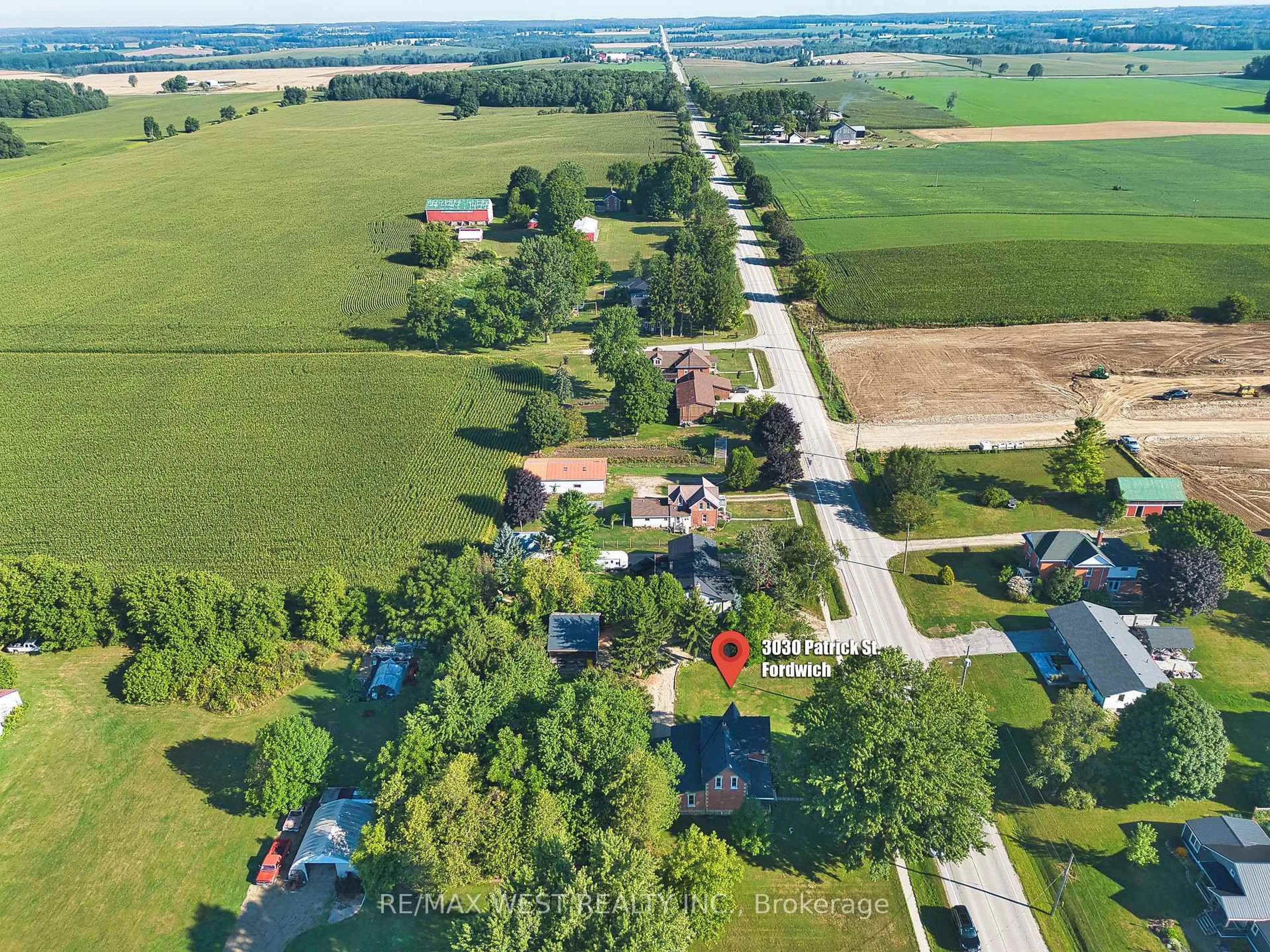 A pic from outside/outdoor area/front of a property/back of a property/a pic from drone, street for 3030 Patrick St, Howick Ontario N0G 1V0