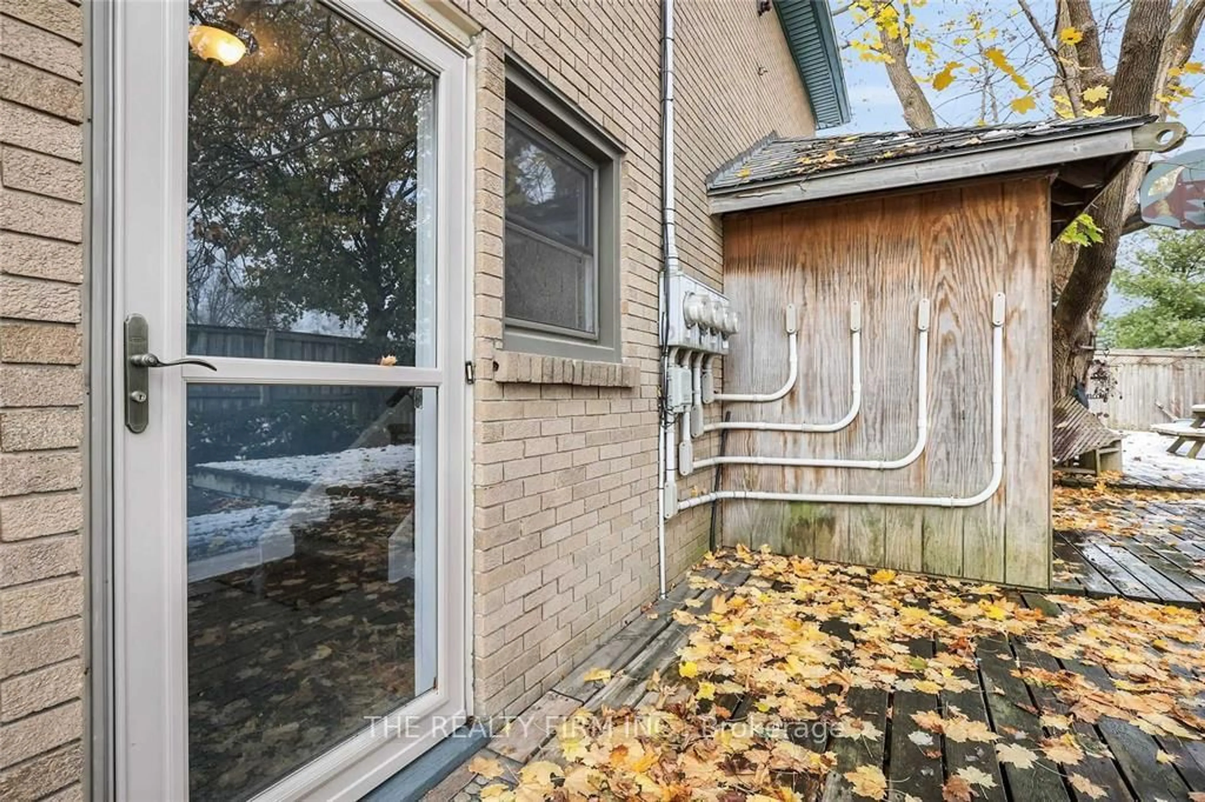 Patio, street for 7076 Longwoods Rd, London South Ontario N6P 1P9