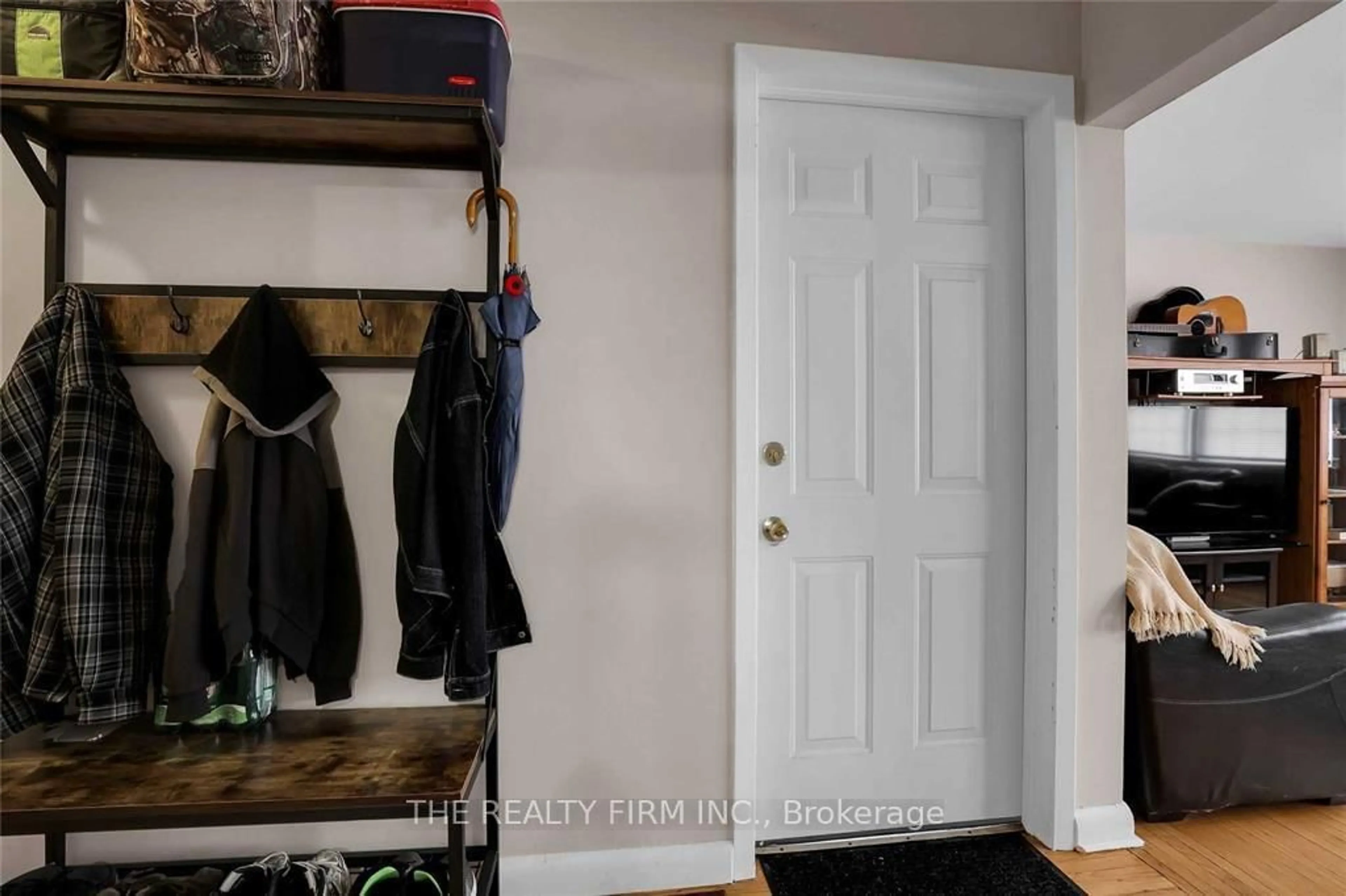 Indoor entryway for 7076 Longwoods Rd, London South Ontario N6P 1P9