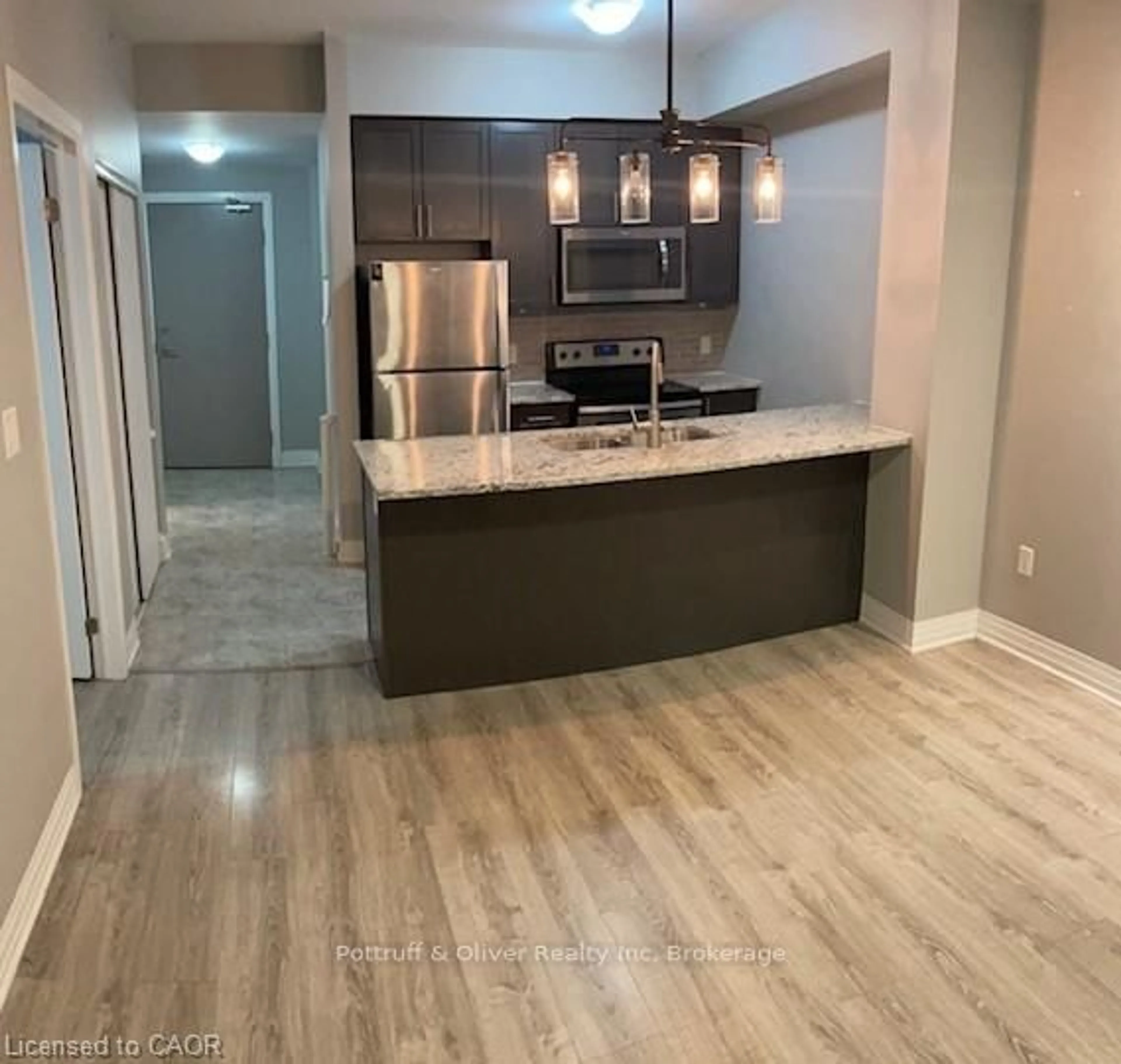 Open concept kitchen, unknown for 10 Concord Pl #110, Grimsby Ontario L3M 0G6