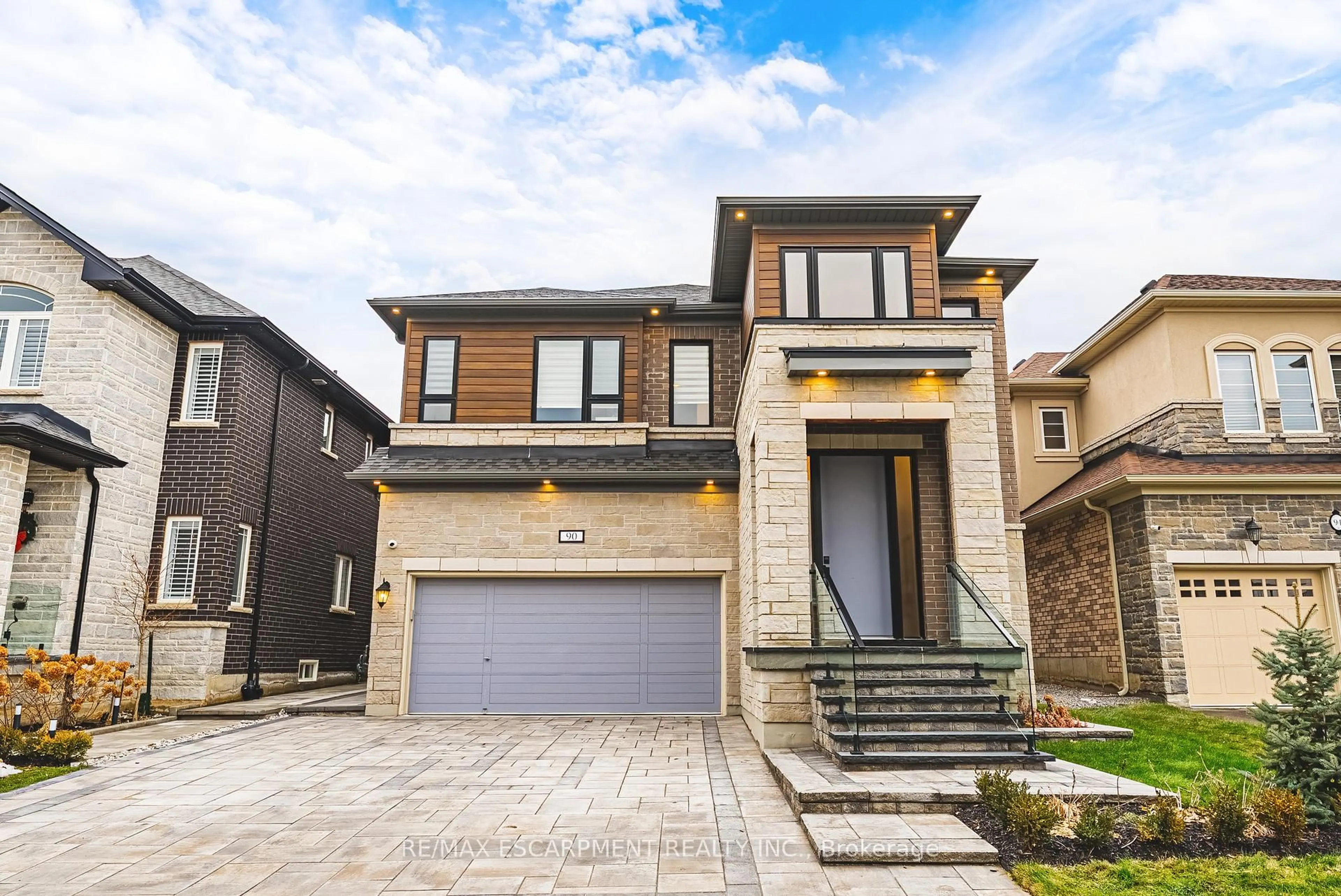 Home with brick exterior material, street for 90 Robertson Rd, Hamilton Ontario L9K 0H8