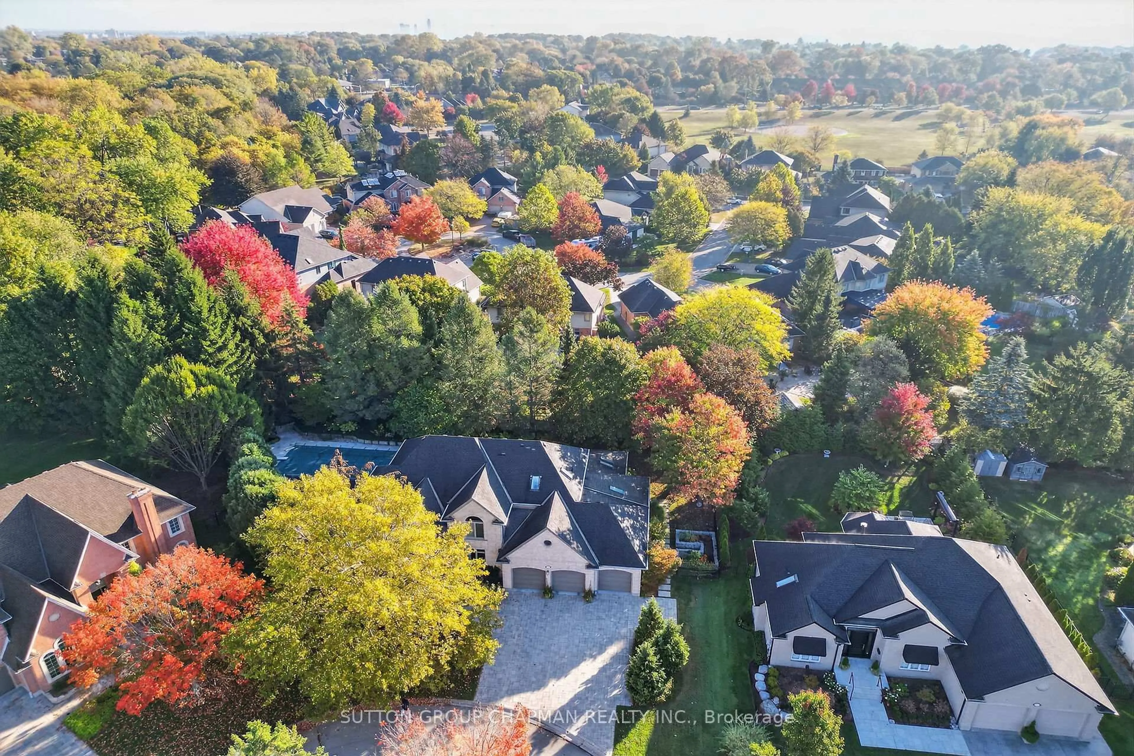 A pic from outside/outdoor area/front of a property/back of a property/a pic from drone, street for 181 Hartson Crt, London North Ontario N6H 5B2