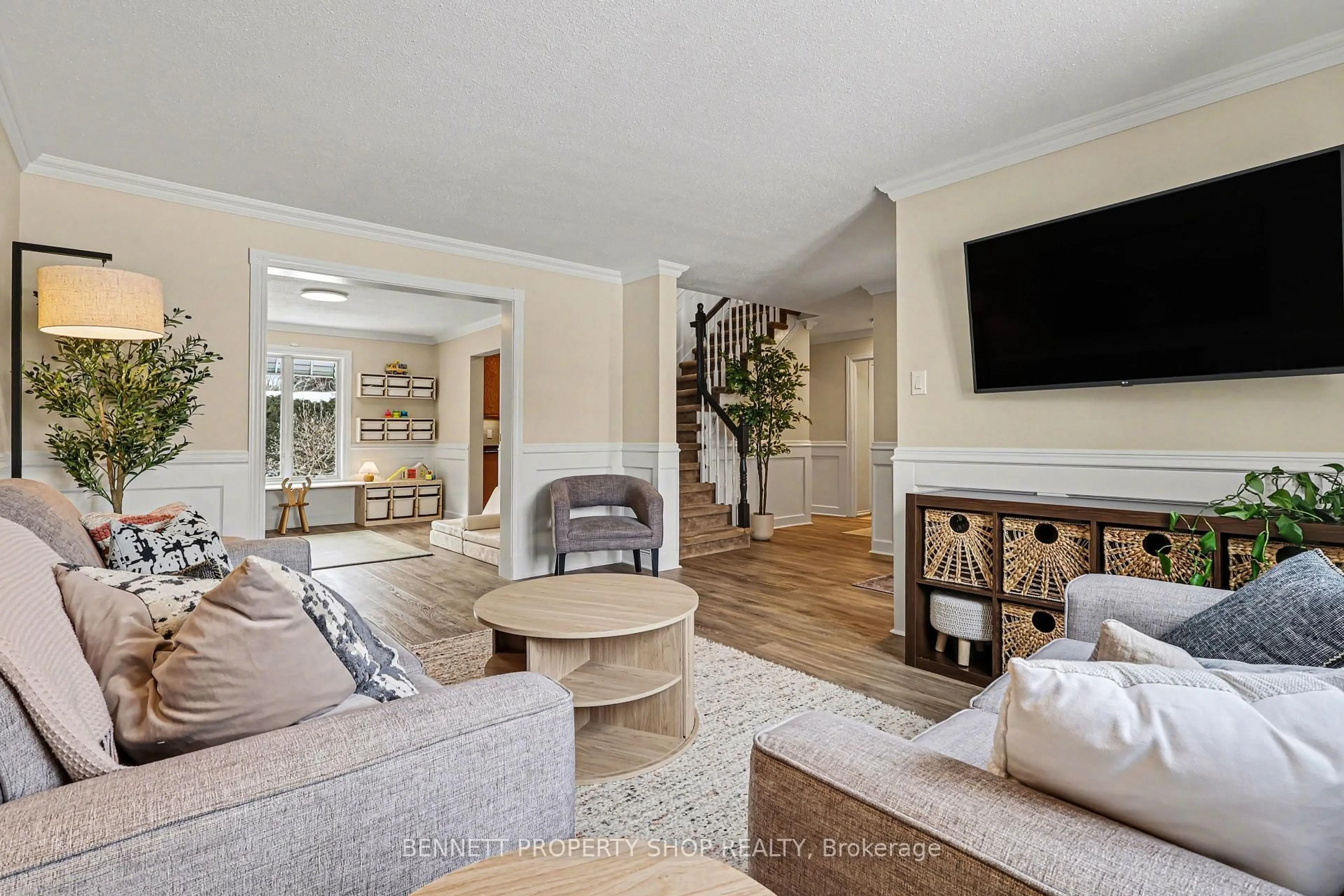 Living room with furniture, unknown for 216 Macdougall St, Russell Ontario K4R 1A5