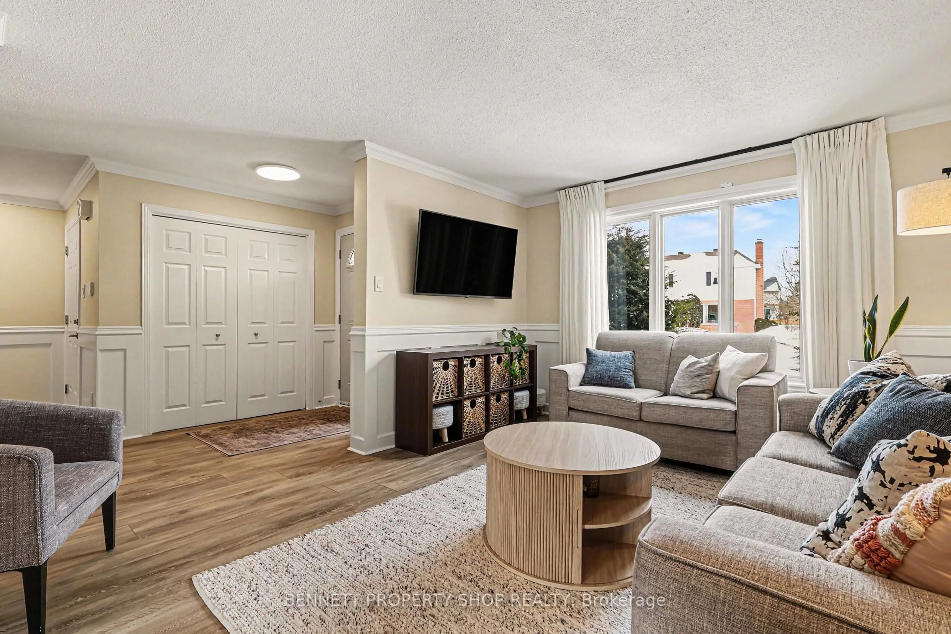 Living room with furniture, unknown for 216 Macdougall St, Russell Ontario K4R 1A5