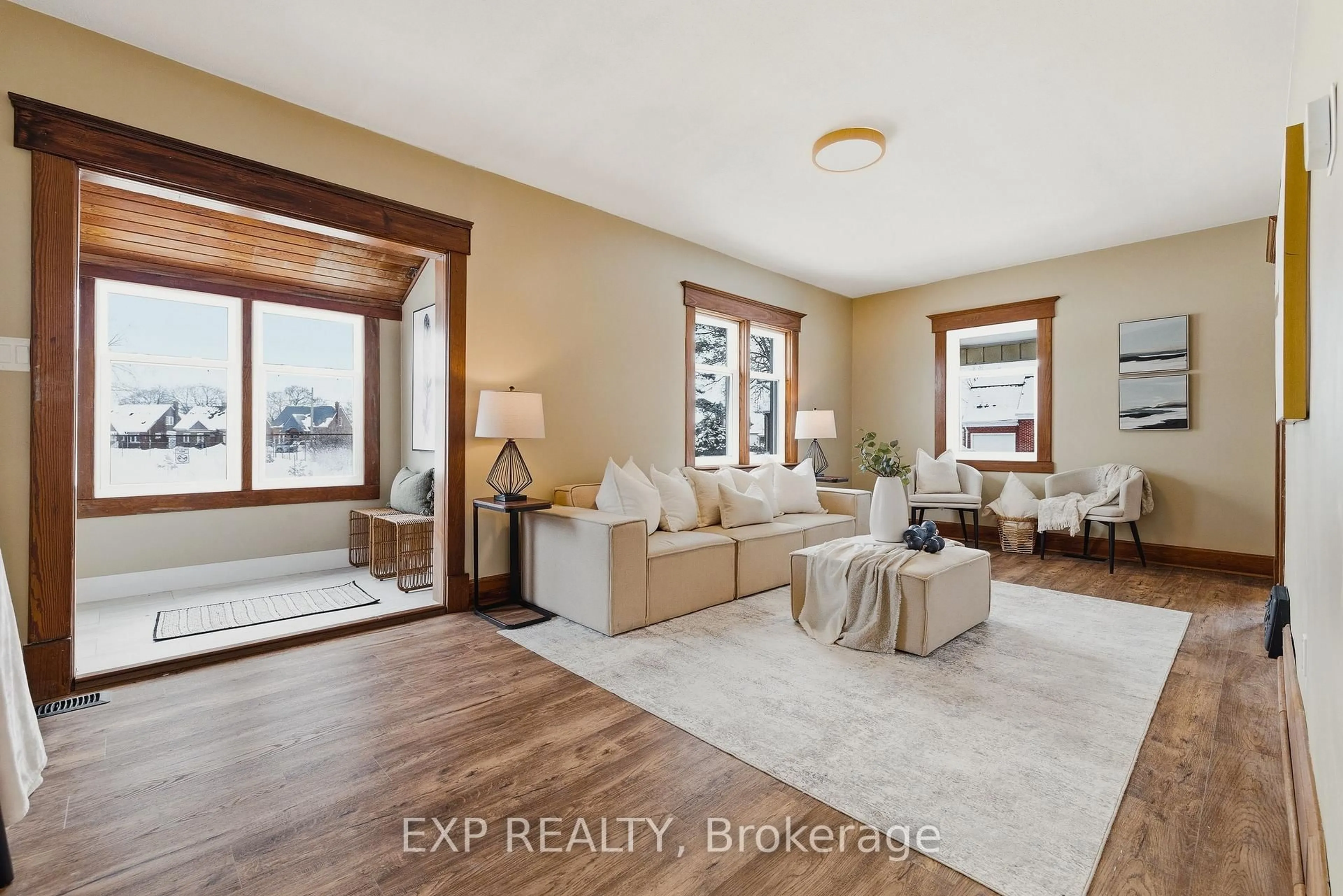 Living room with furniture, unknown for 999 Vine St, Cambridge Ontario N3H 2Z7