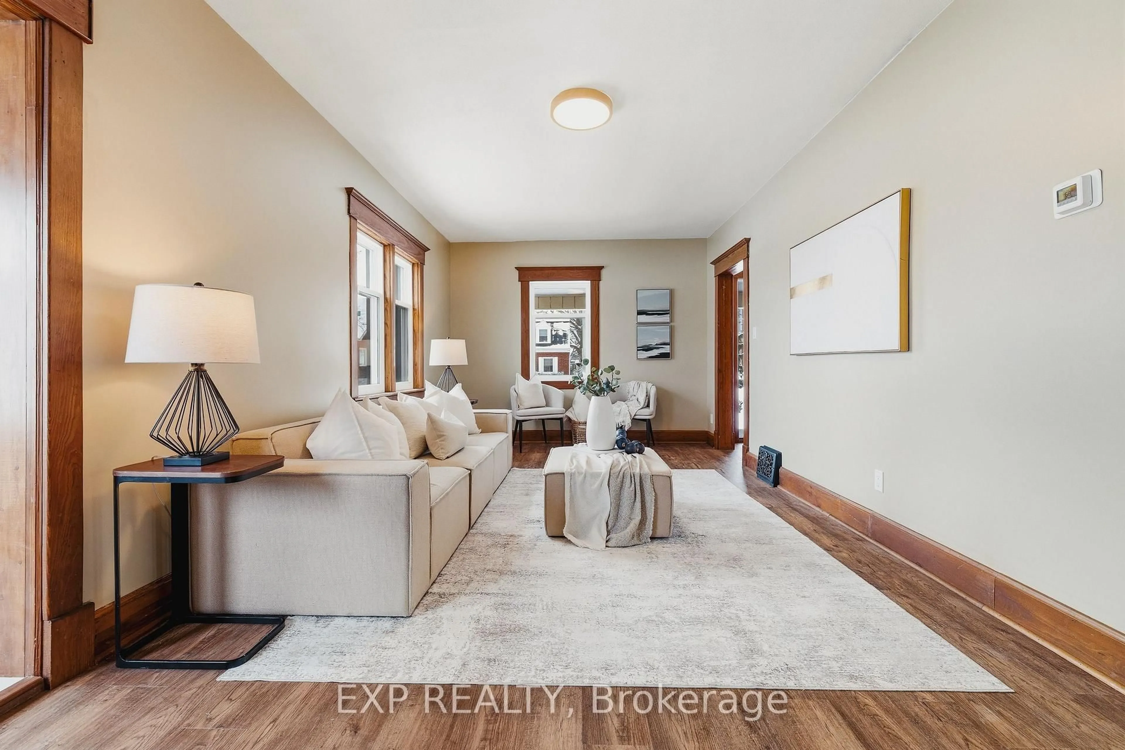 Indoor entryway for 999 Vine St, Cambridge Ontario N3H 2Z7