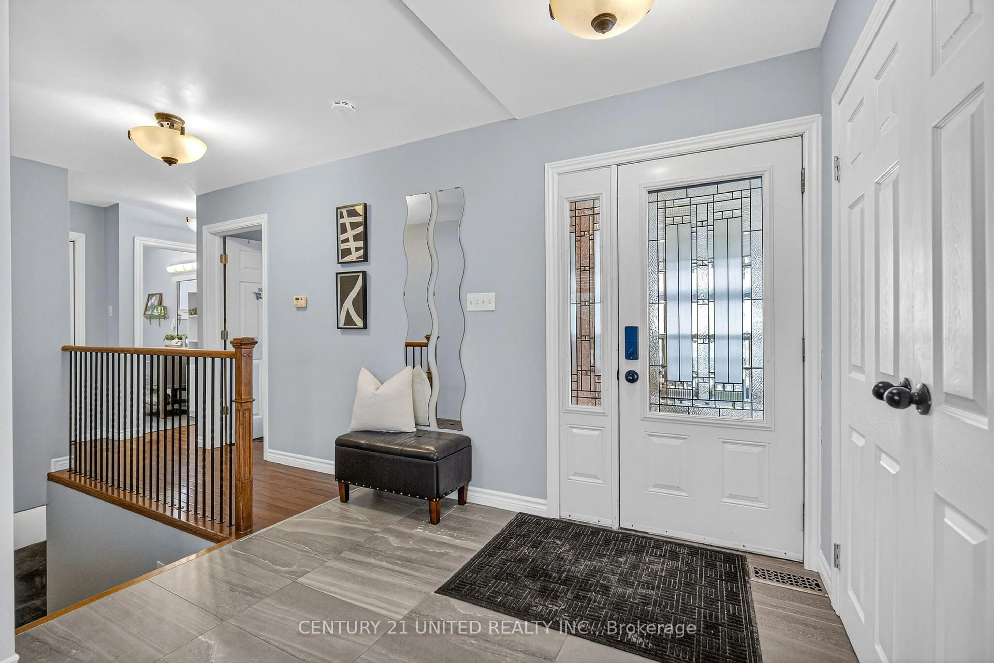 Indoor entryway for 1268 Hopewell Ave, Peterborough Ontario K9H 6T3
