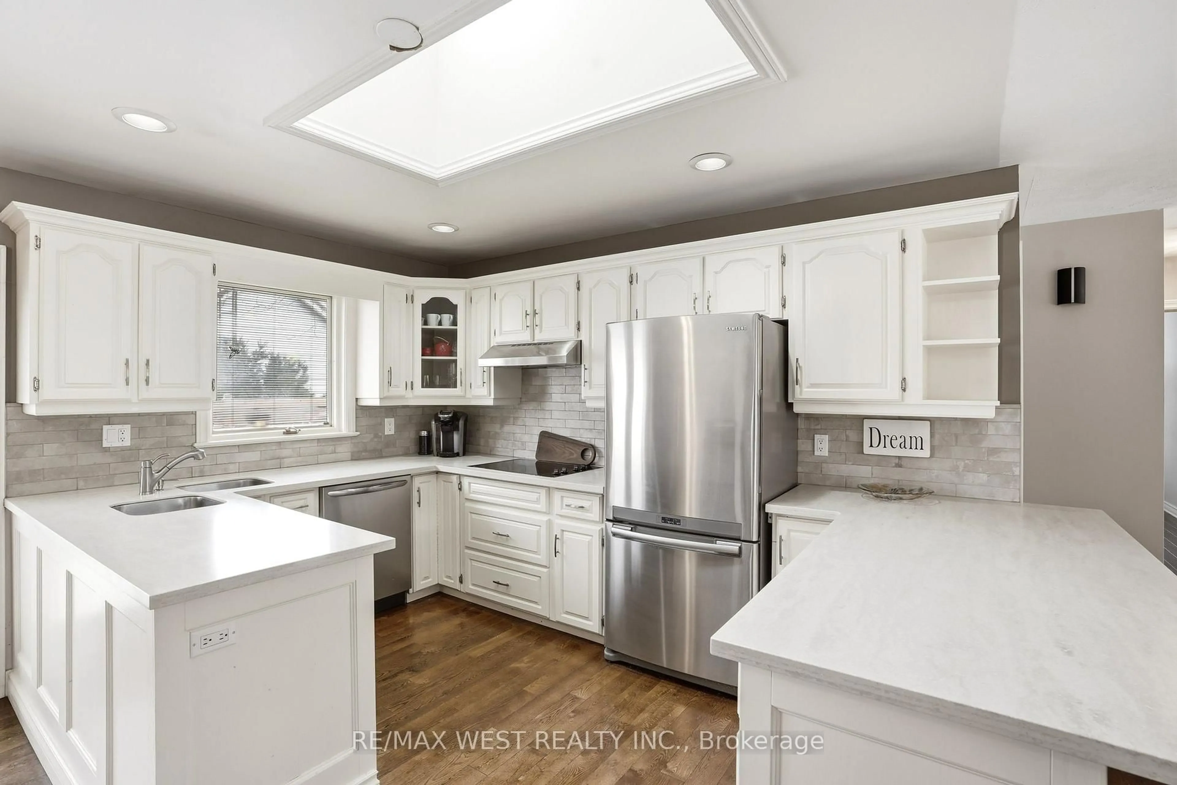 Open concept kitchen, unknown for 3570 Rittenhouse Rd, Lincoln Ontario L0R 2C0