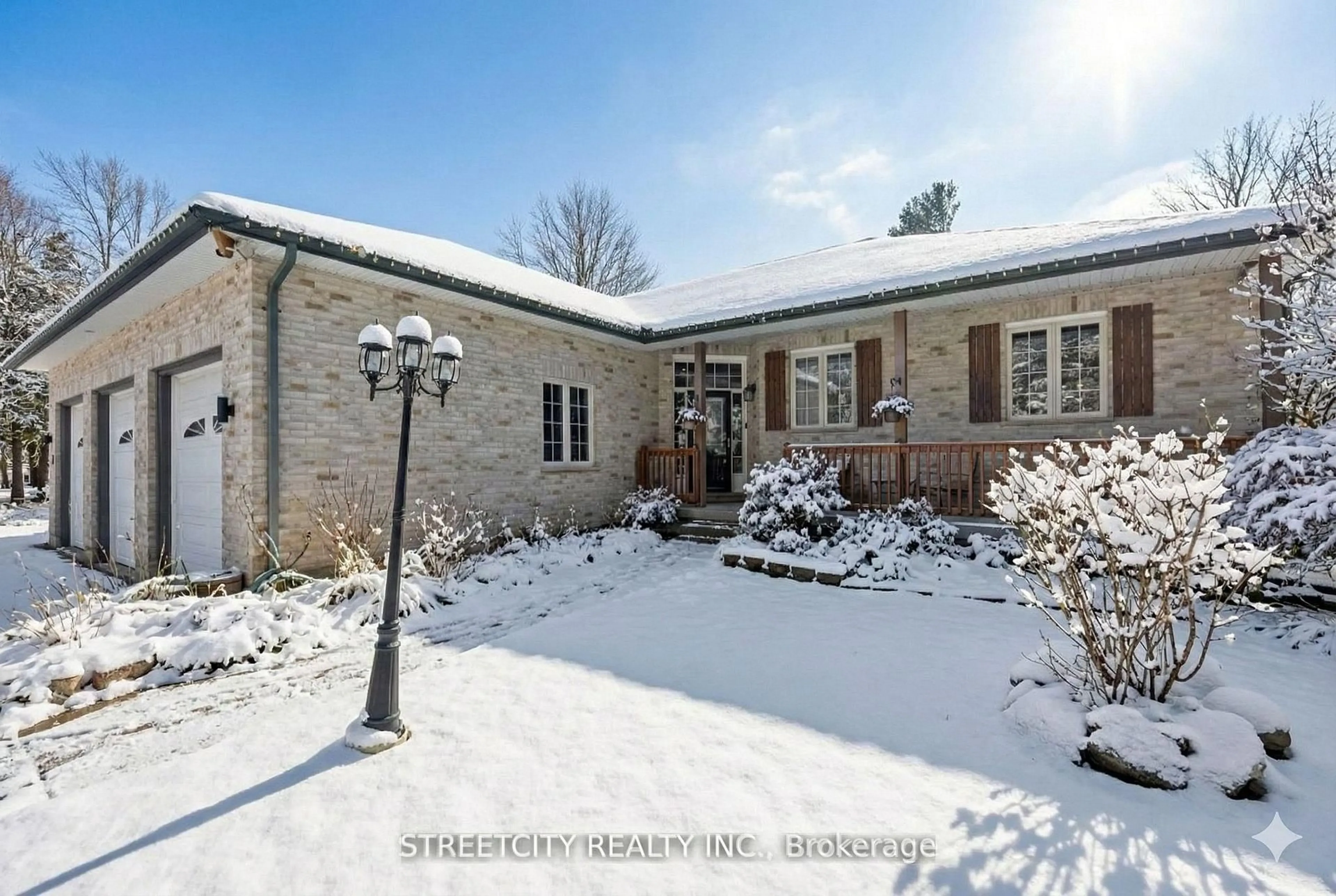 A pic from outside/outdoor area/front of a property/back of a property/a pic from drone, street for 1163 Crumlin Sdrd, London East Ontario N5V 1R6