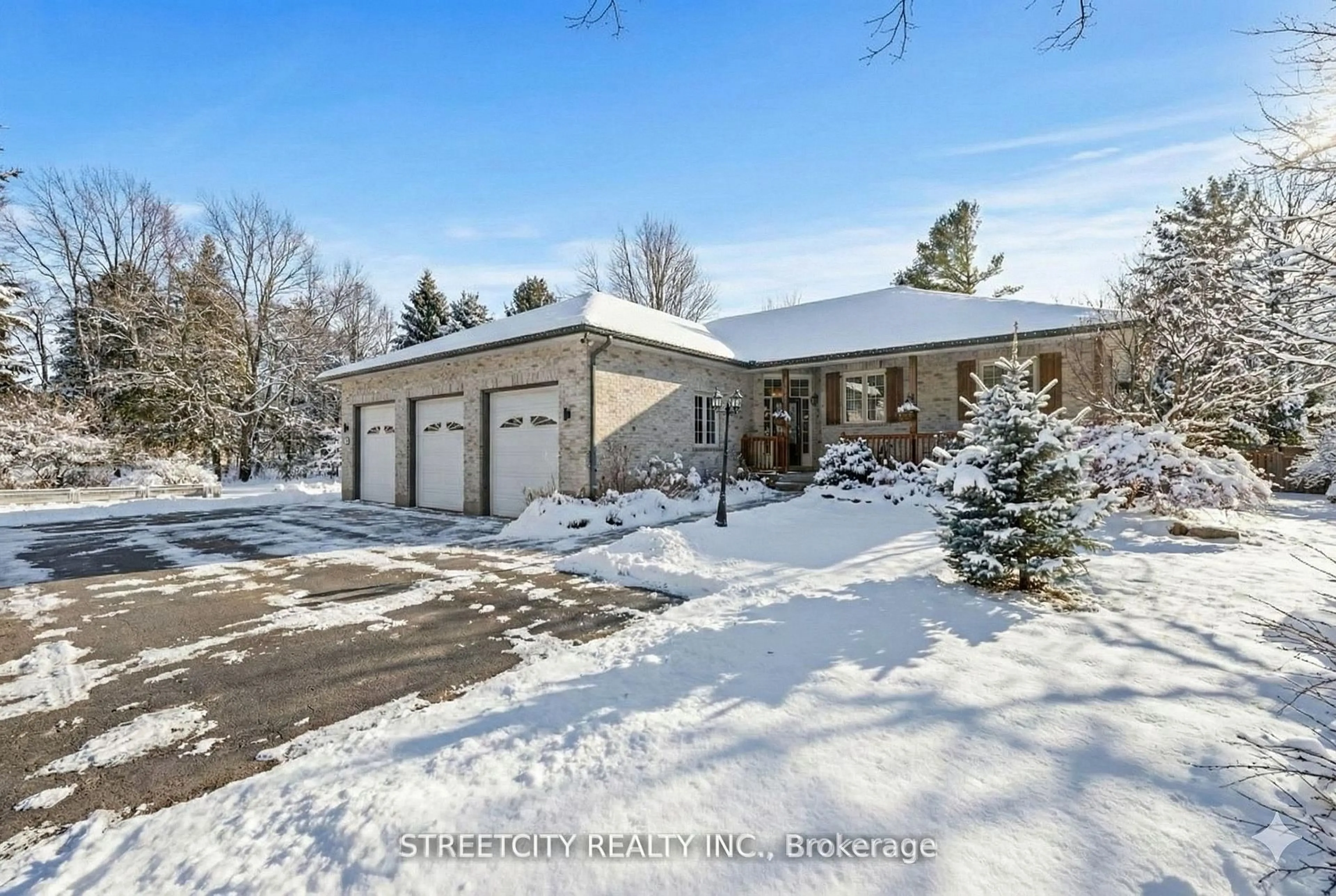 A pic from outside/outdoor area/front of a property/back of a property/a pic from drone, street for 1163 Crumlin Sdrd, London East Ontario N5V 1R6