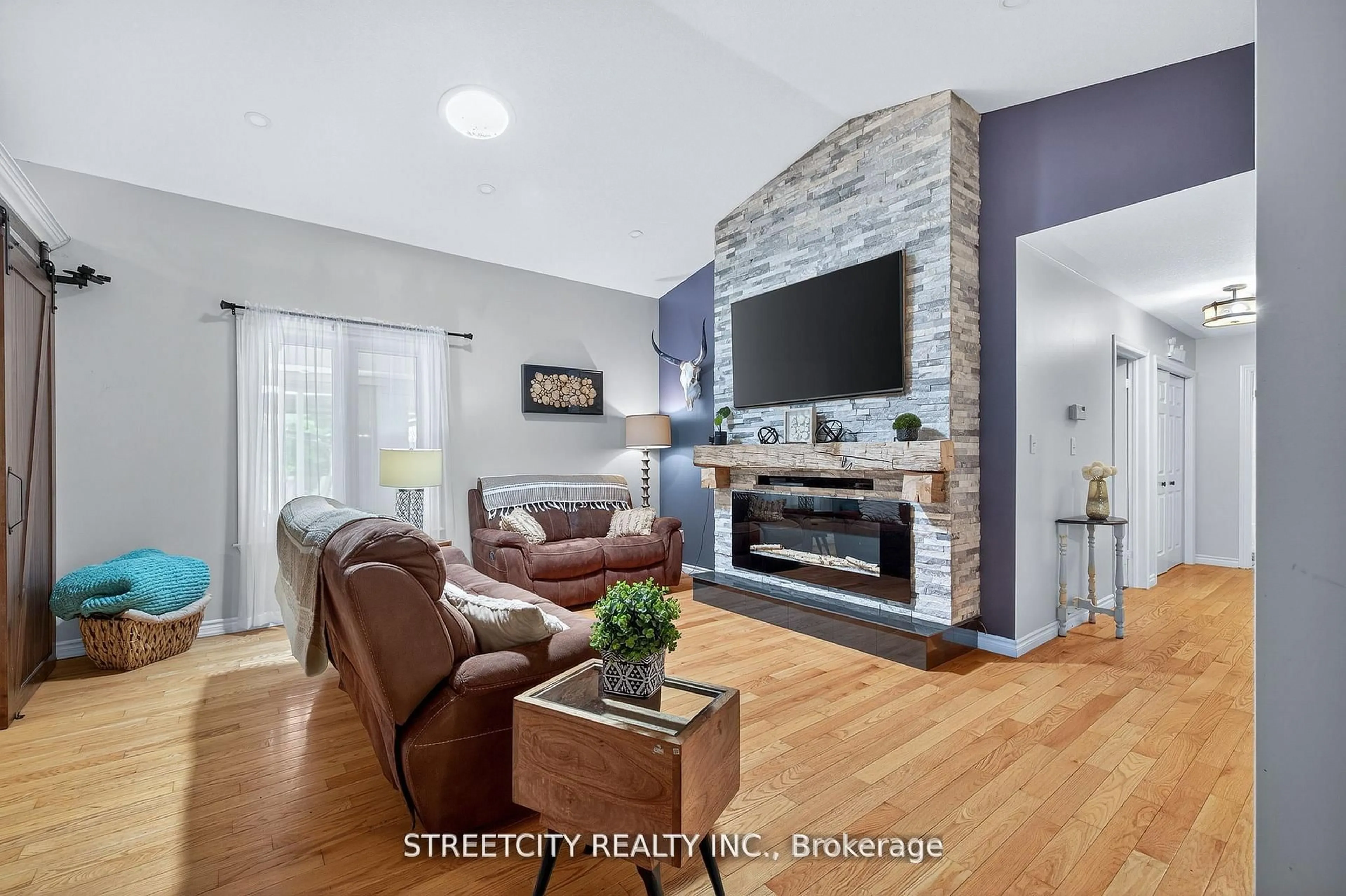 Living room with furniture, unknown for 1163 Crumlin Sdrd, London East Ontario N5V 1R6