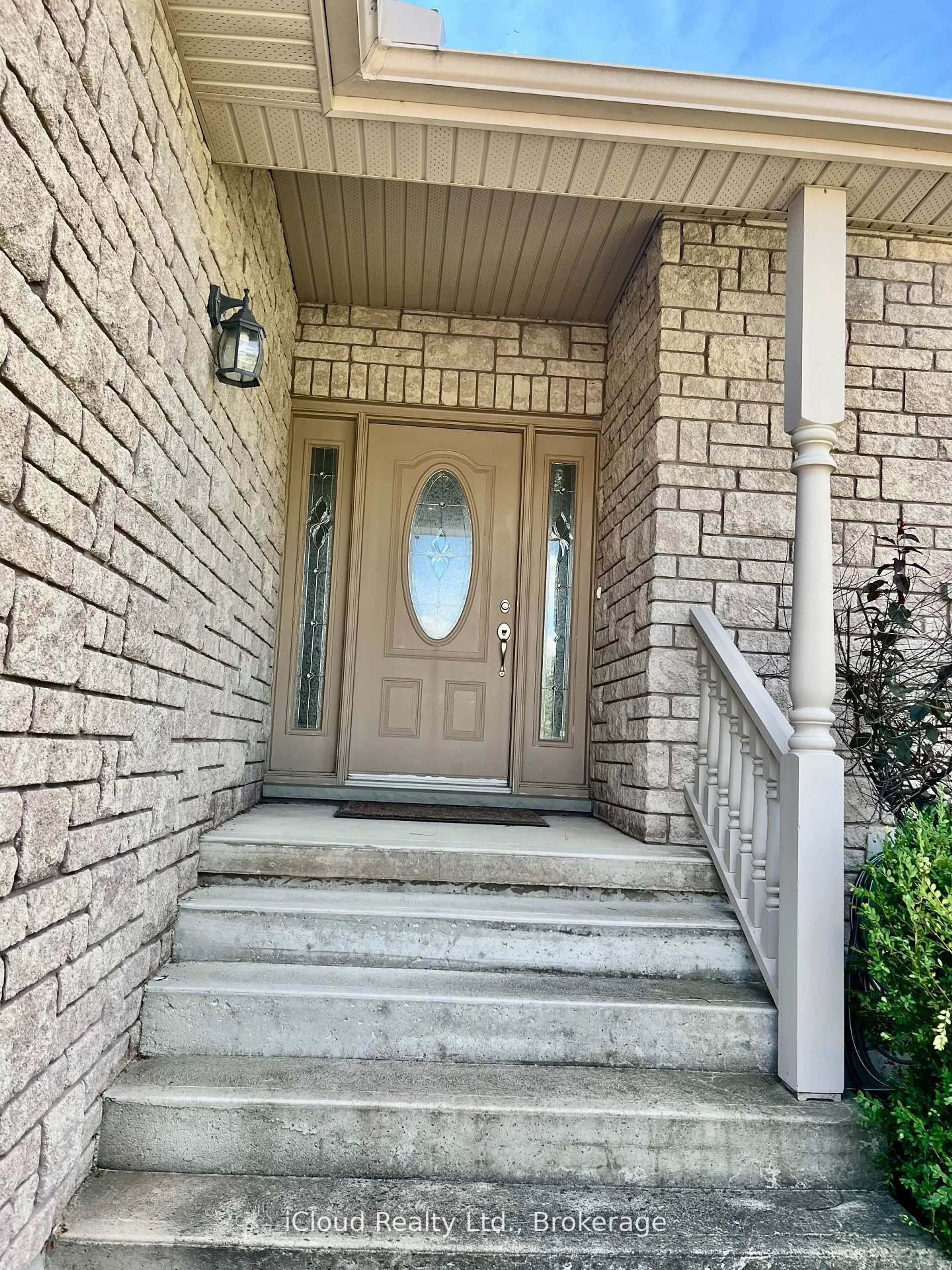 Indoor entryway for 782 Brentwood Dr, Saugeen Shores Ontario N0H 2C4