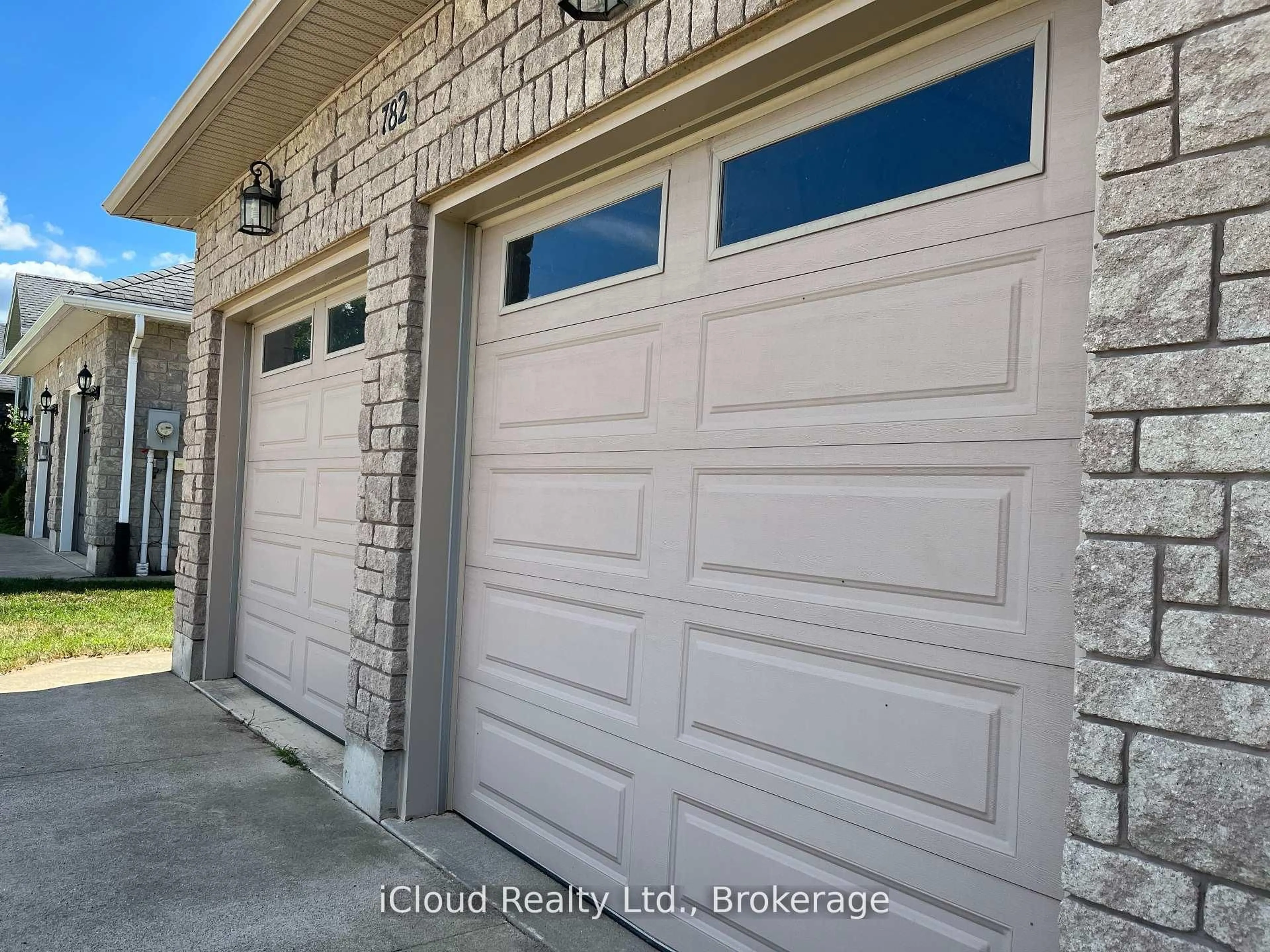 Indoor garage for 782 Brentwood Dr, Saugeen Shores Ontario N0H 2C4