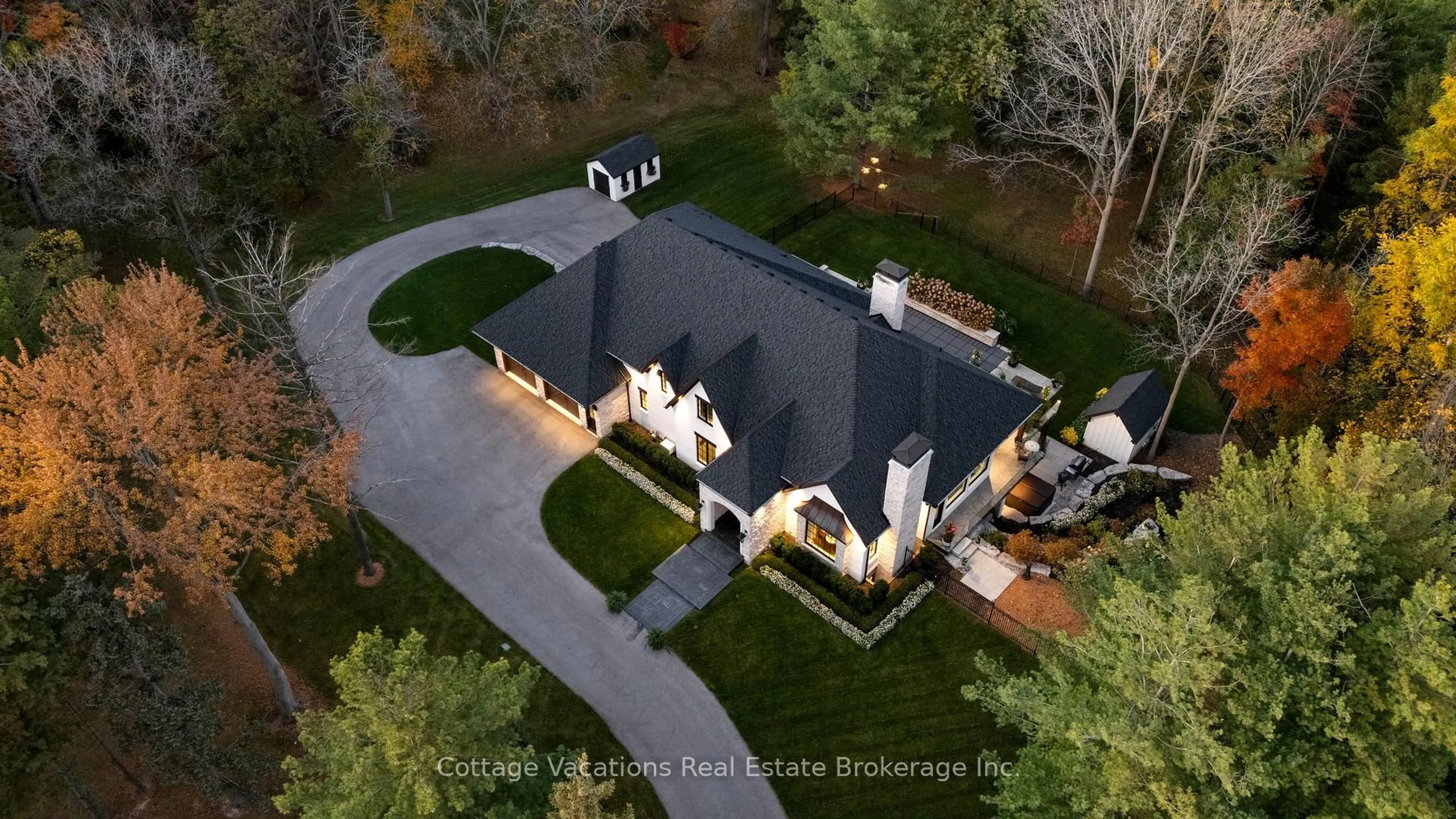 A pic from outside/outdoor area/front of a property/back of a property/a pic from drone, street for 455 William St, Niagara-on-the-Lake Ontario L0S 1J0