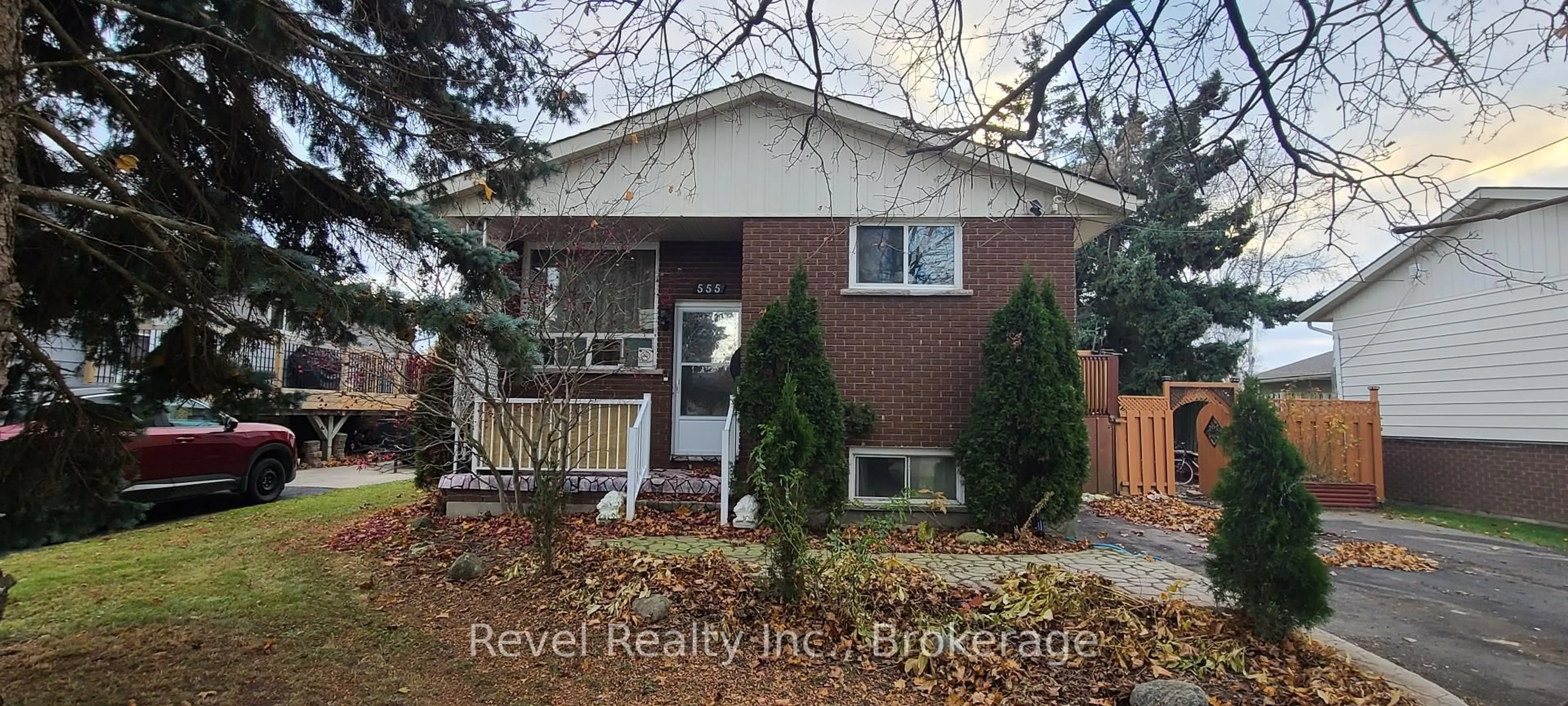 Home with brick exterior material, street for 555 19th St, Owen Sound Ontario N4K 6B3