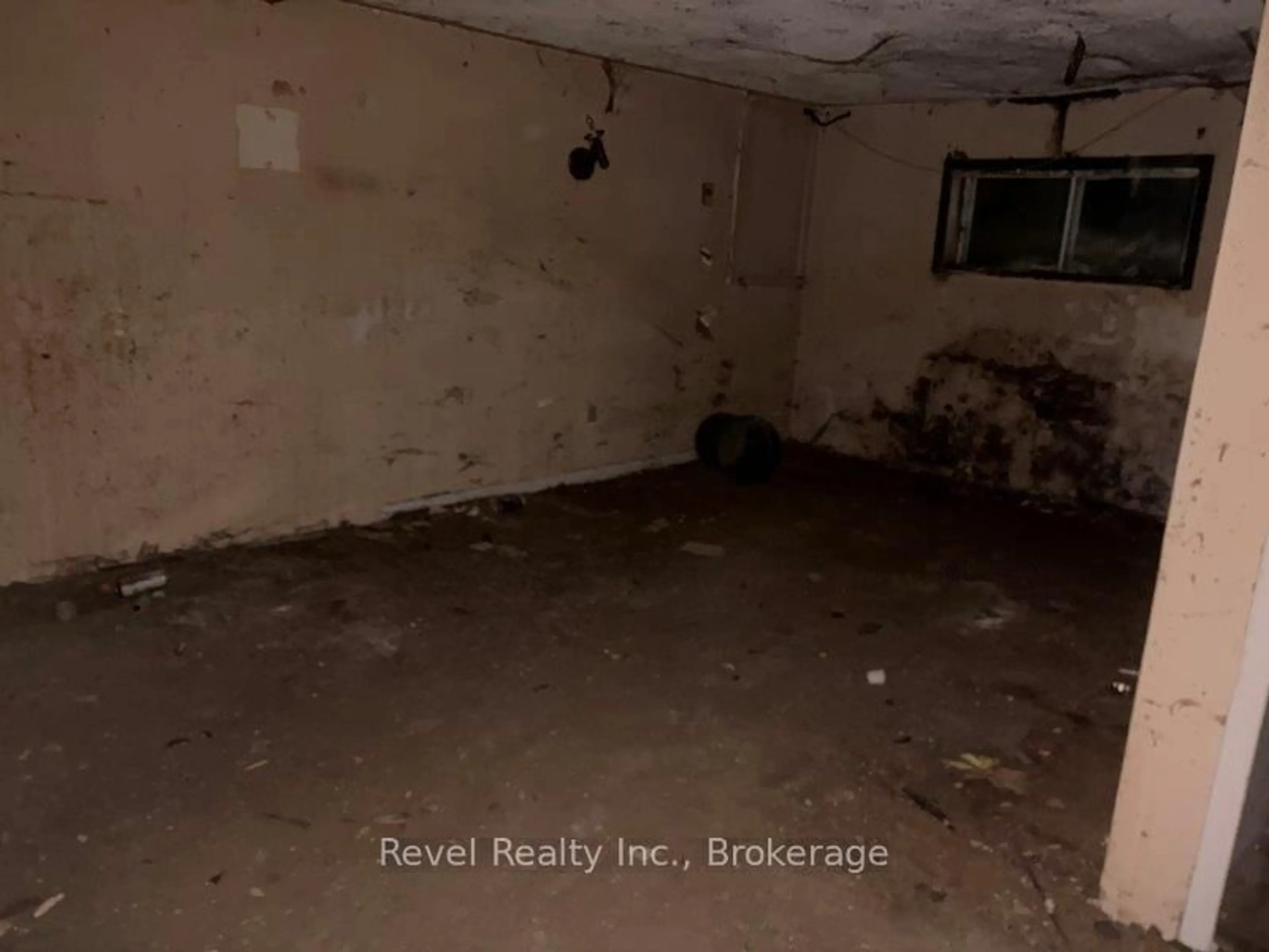 A pic of a room for 555 19th St, Owen Sound Ontario N4K 6B3