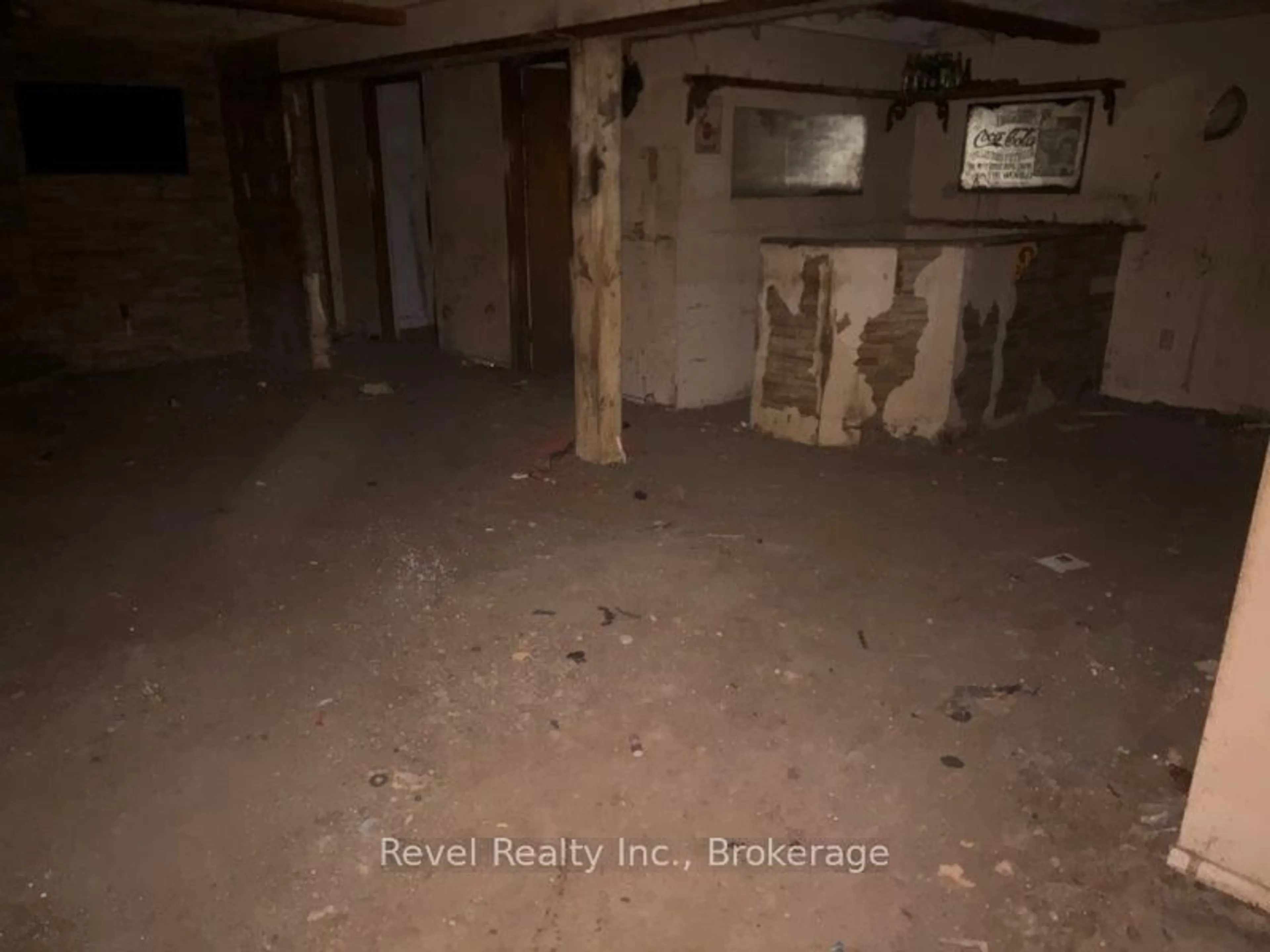 A pic of a room for 555 19th St, Owen Sound Ontario N4K 6B3