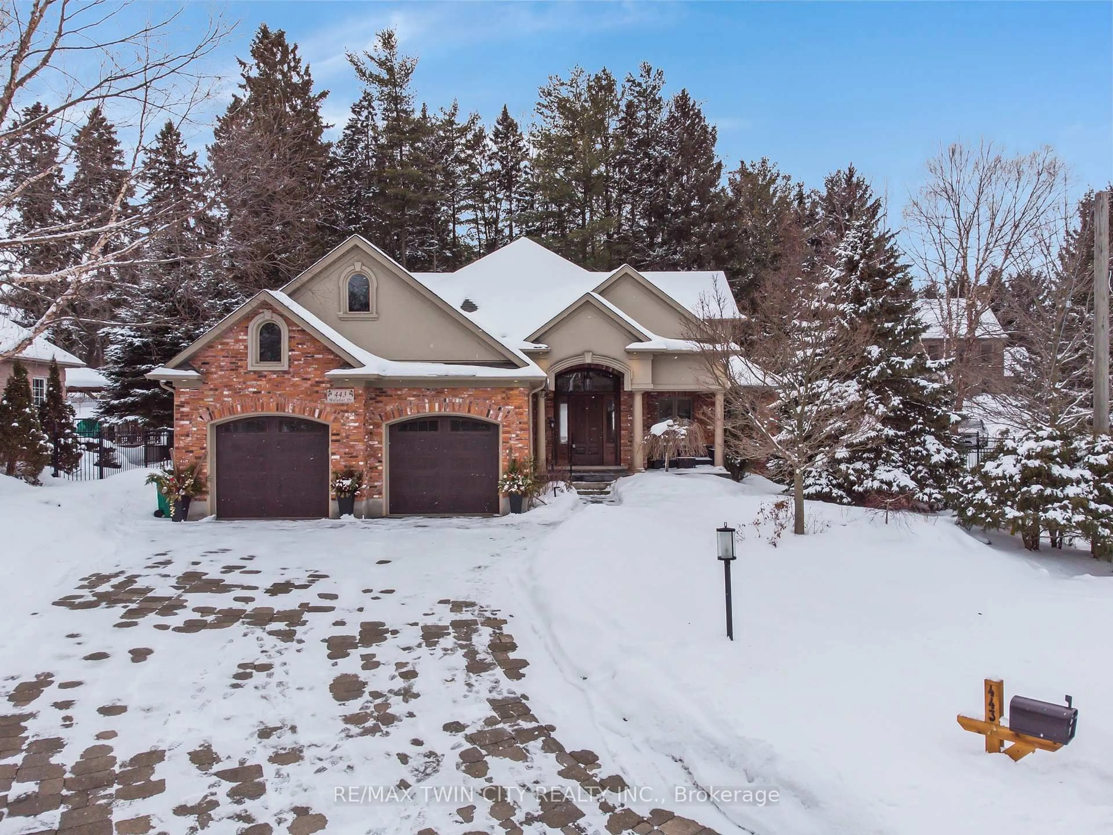 A pic from outside/outdoor area/front of a property/back of a property/a pic from drone, street for 443 Malabar Dr, Waterloo Ontario N2K 2P7