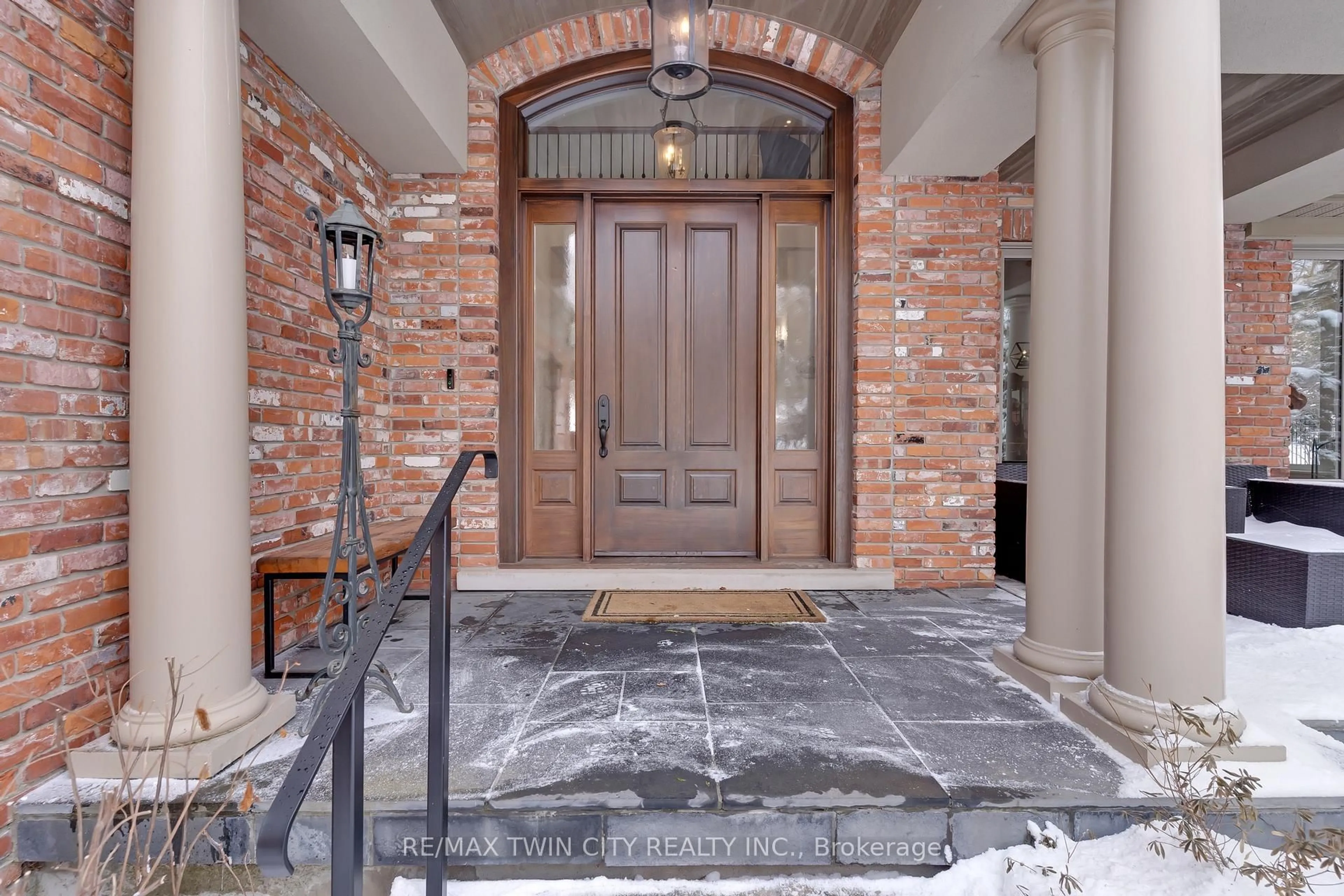 Indoor entryway for 443 Malabar Dr, Waterloo Ontario N2K 2P7