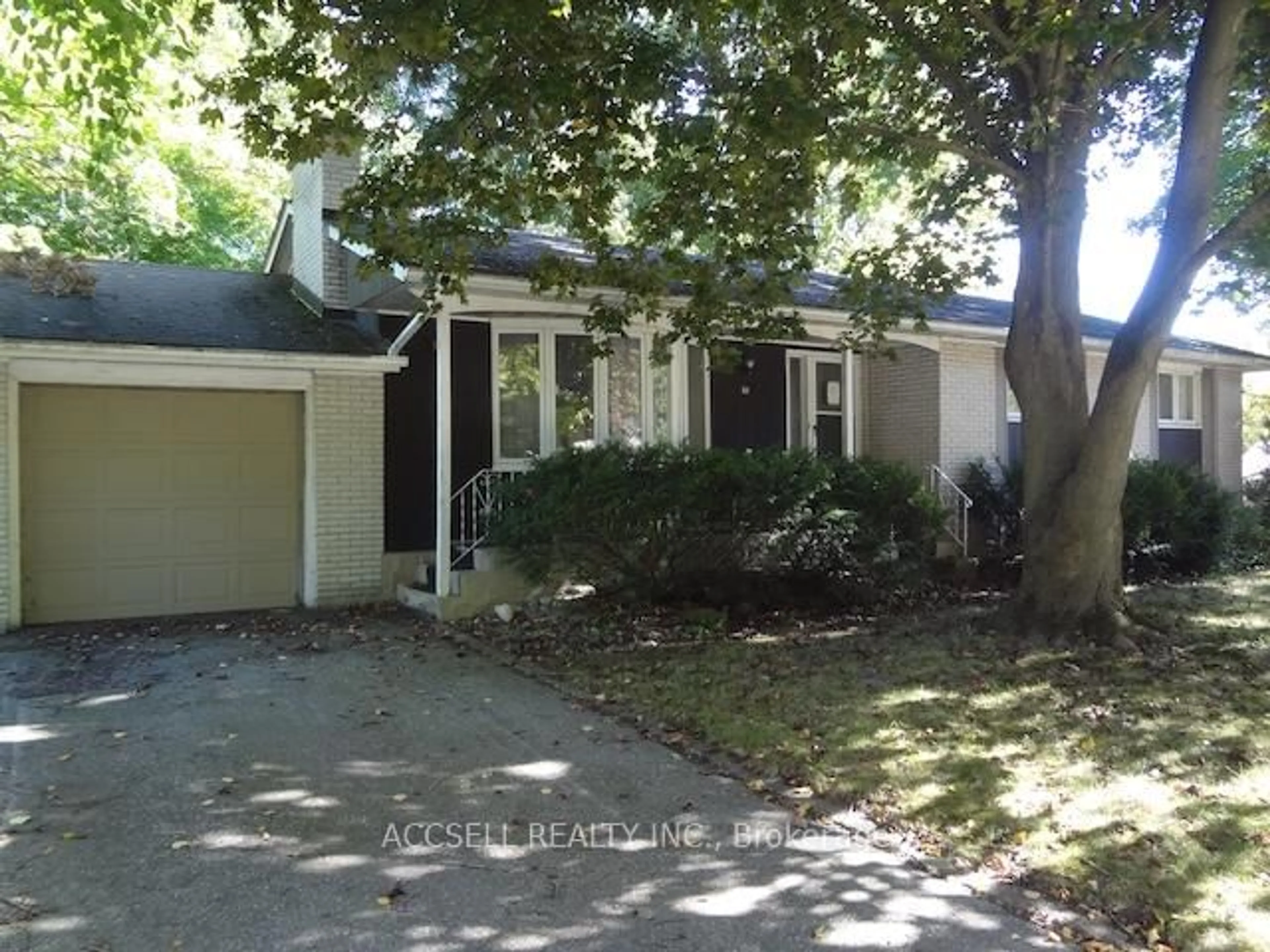 Home with vinyl exterior material, street for 54 Sylvan Dr, North Dumfries Ontario N1R 5S5