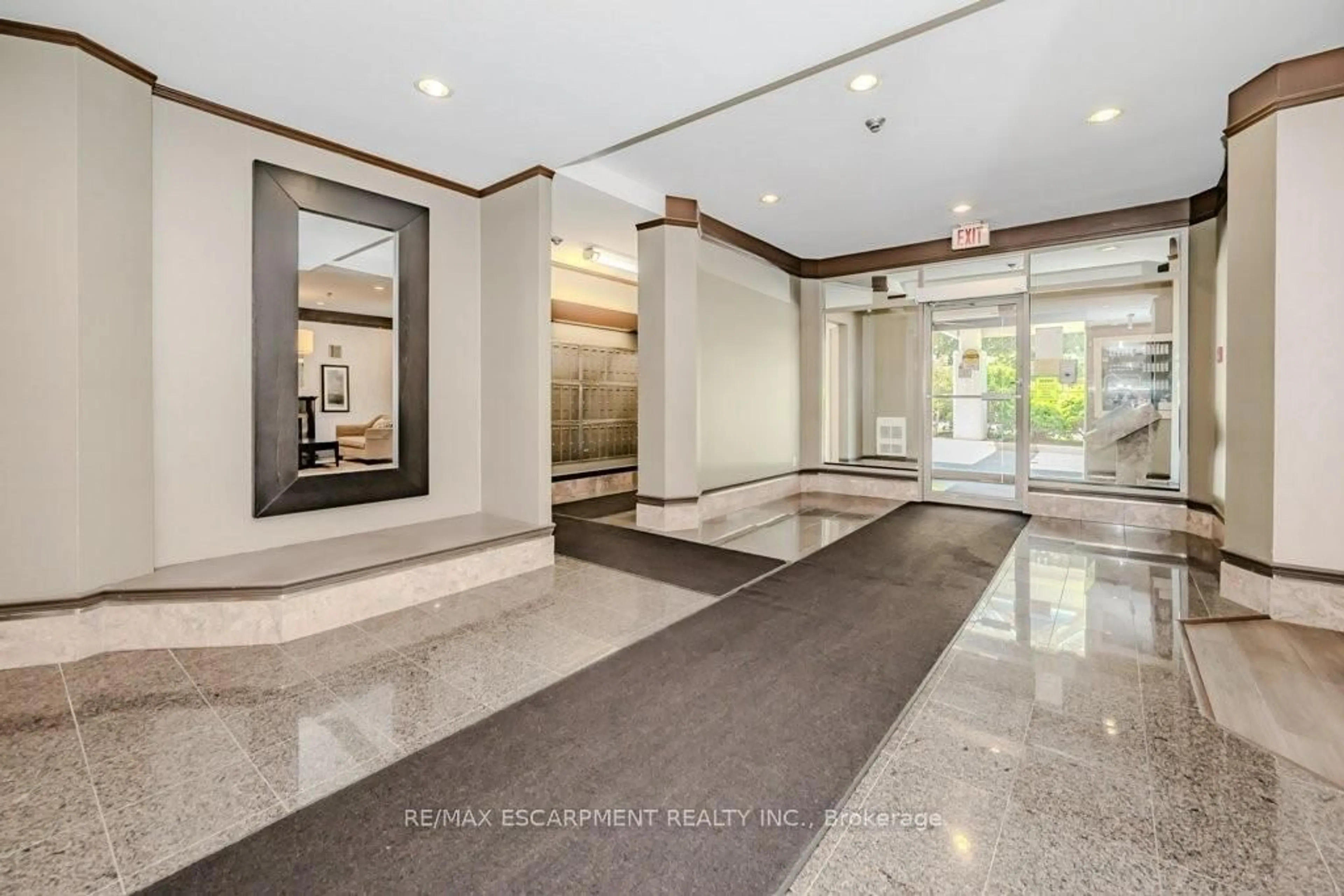 Unknown for 67 Caroline St #302 (B), Hamilton Ontario L8P 3K6