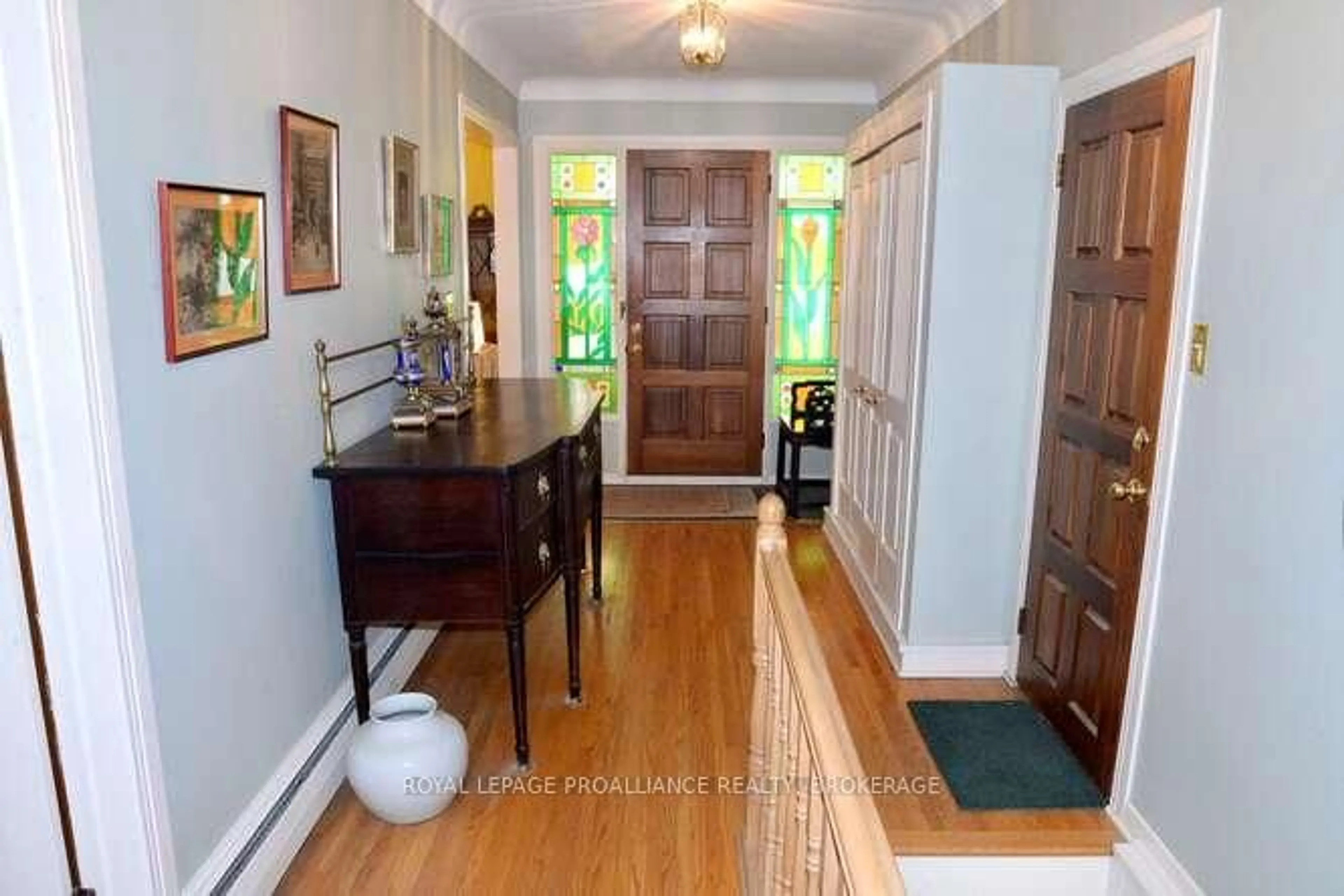 Indoor entryway for 5 Helena Pl, Kingston Ontario K7L 4V1