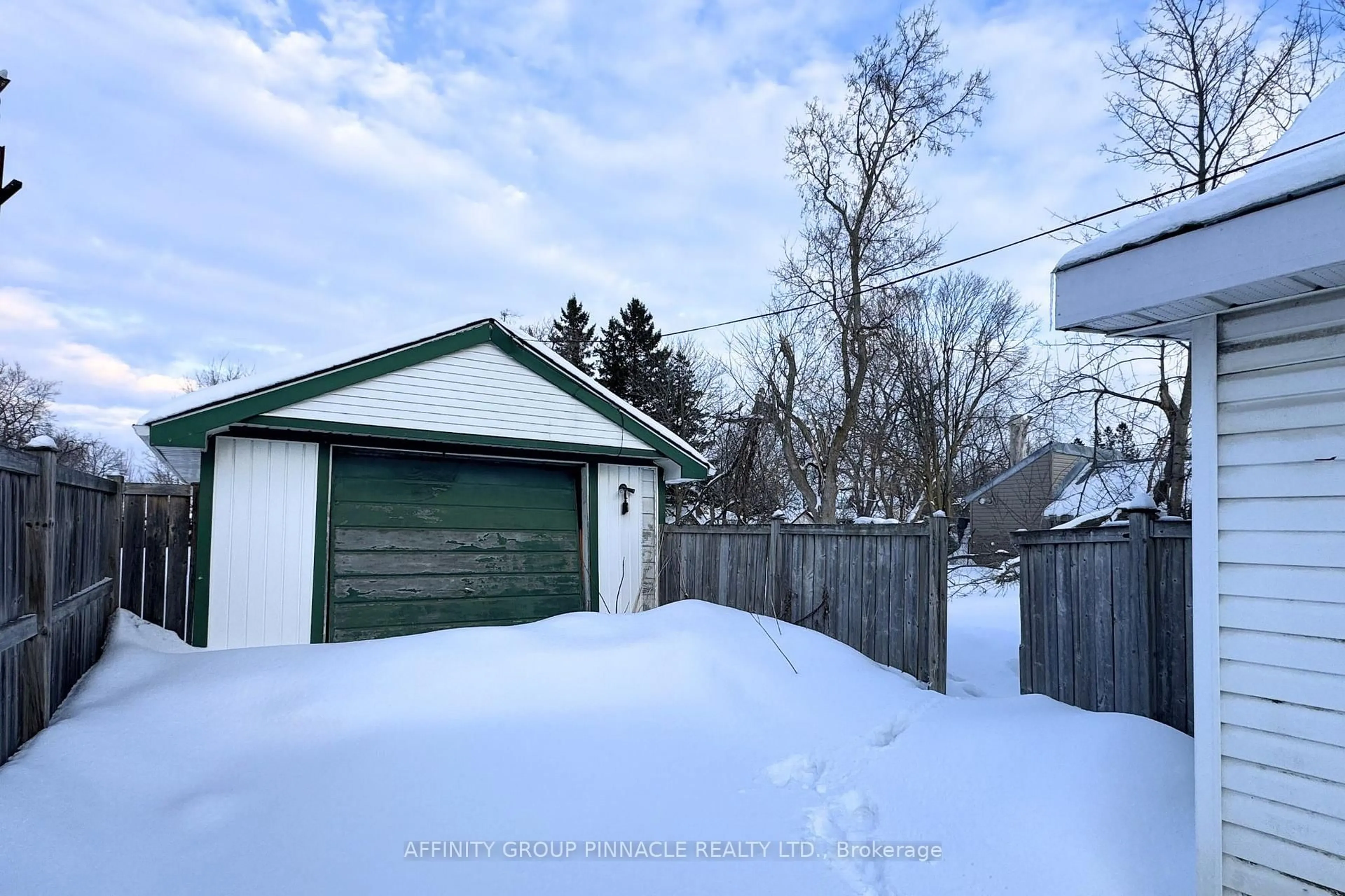 Shed for 118 Lindsay St, Kawartha Lakes Ontario K9V 2M7