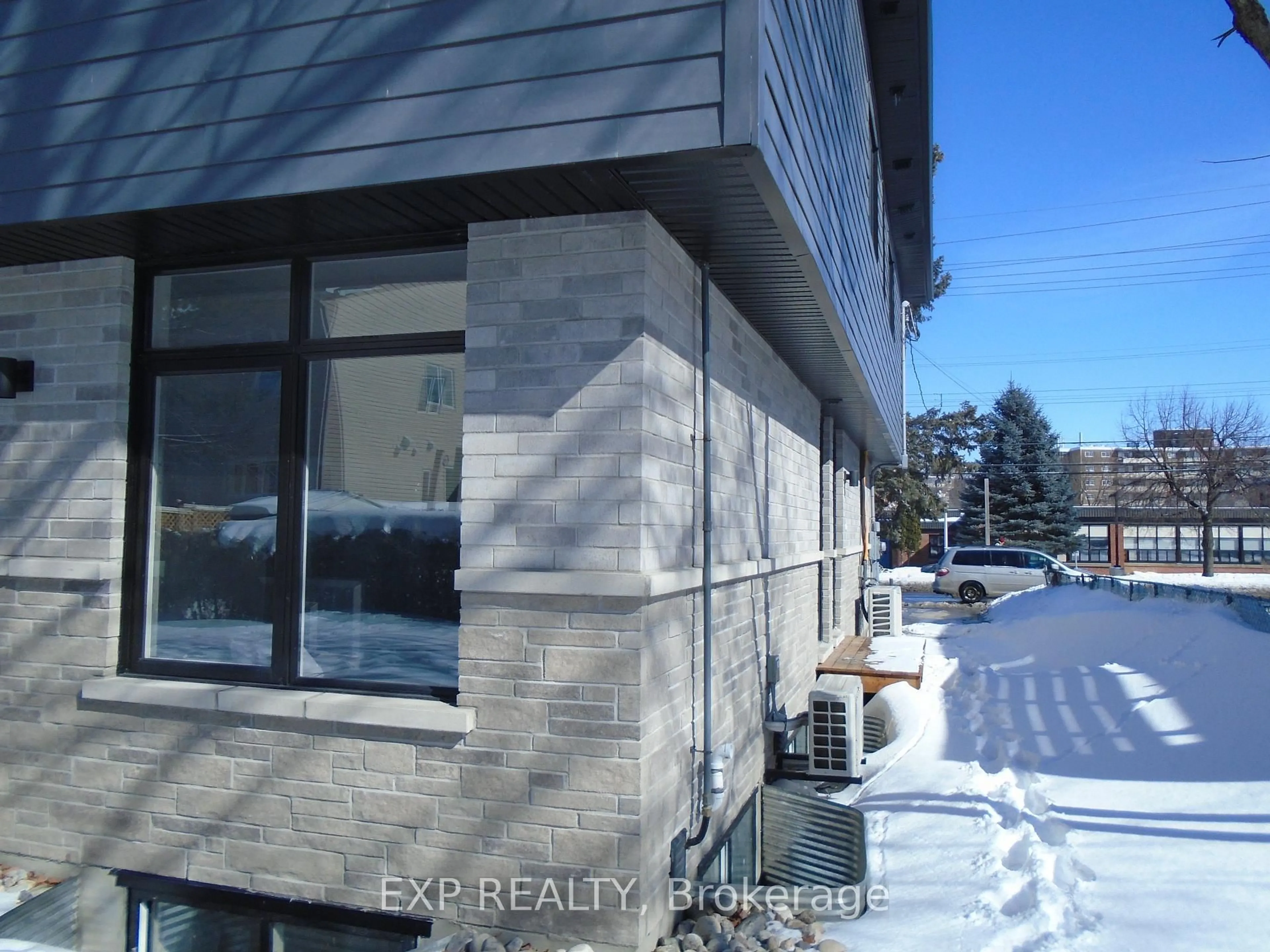 Unknown for 236 Woodroffe Ave, Ottawa Ontario K2A 3V4