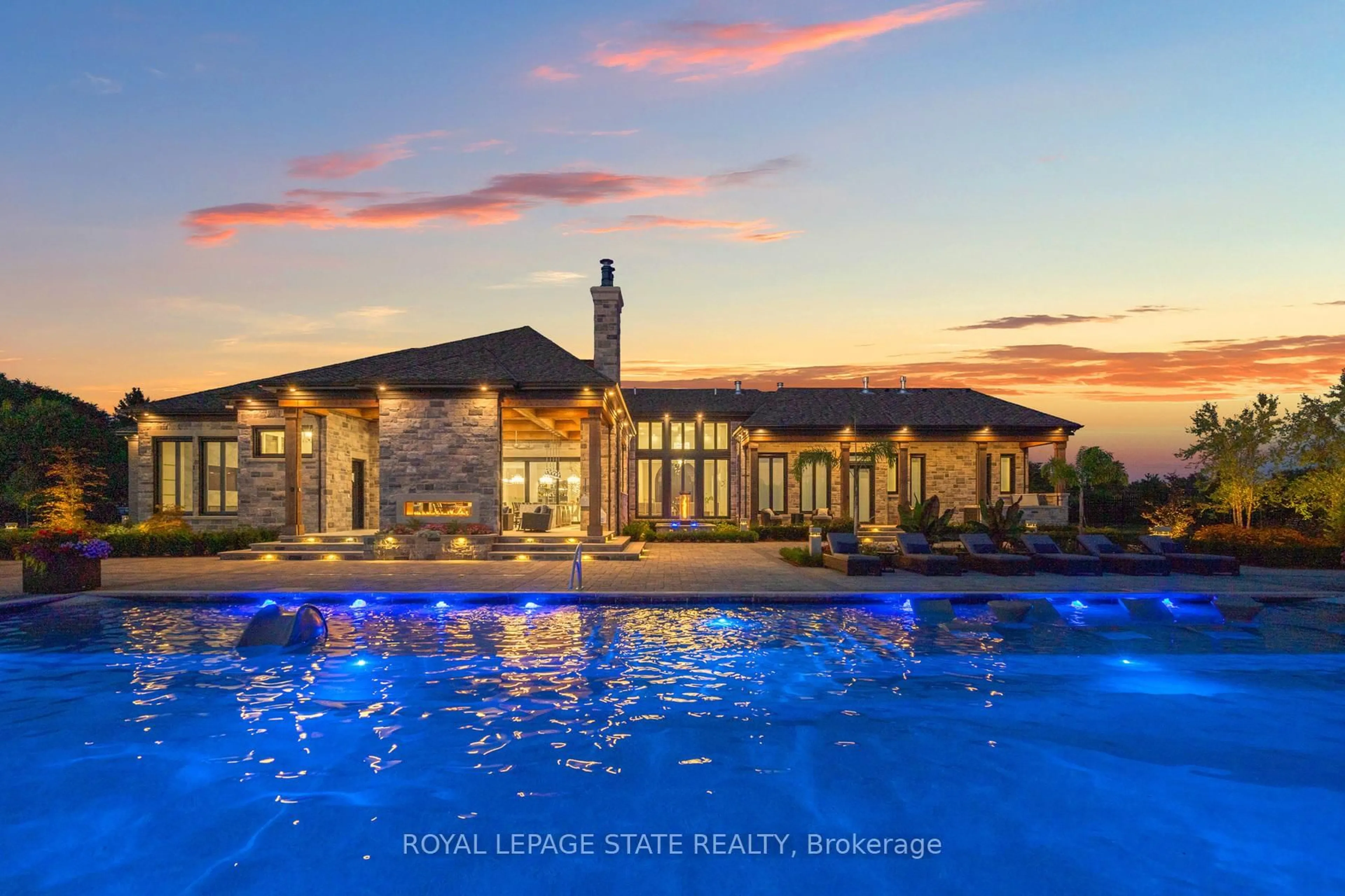 Pool for 1272 Fiddlers Green Rd, Hamilton Ontario L9G 3L1