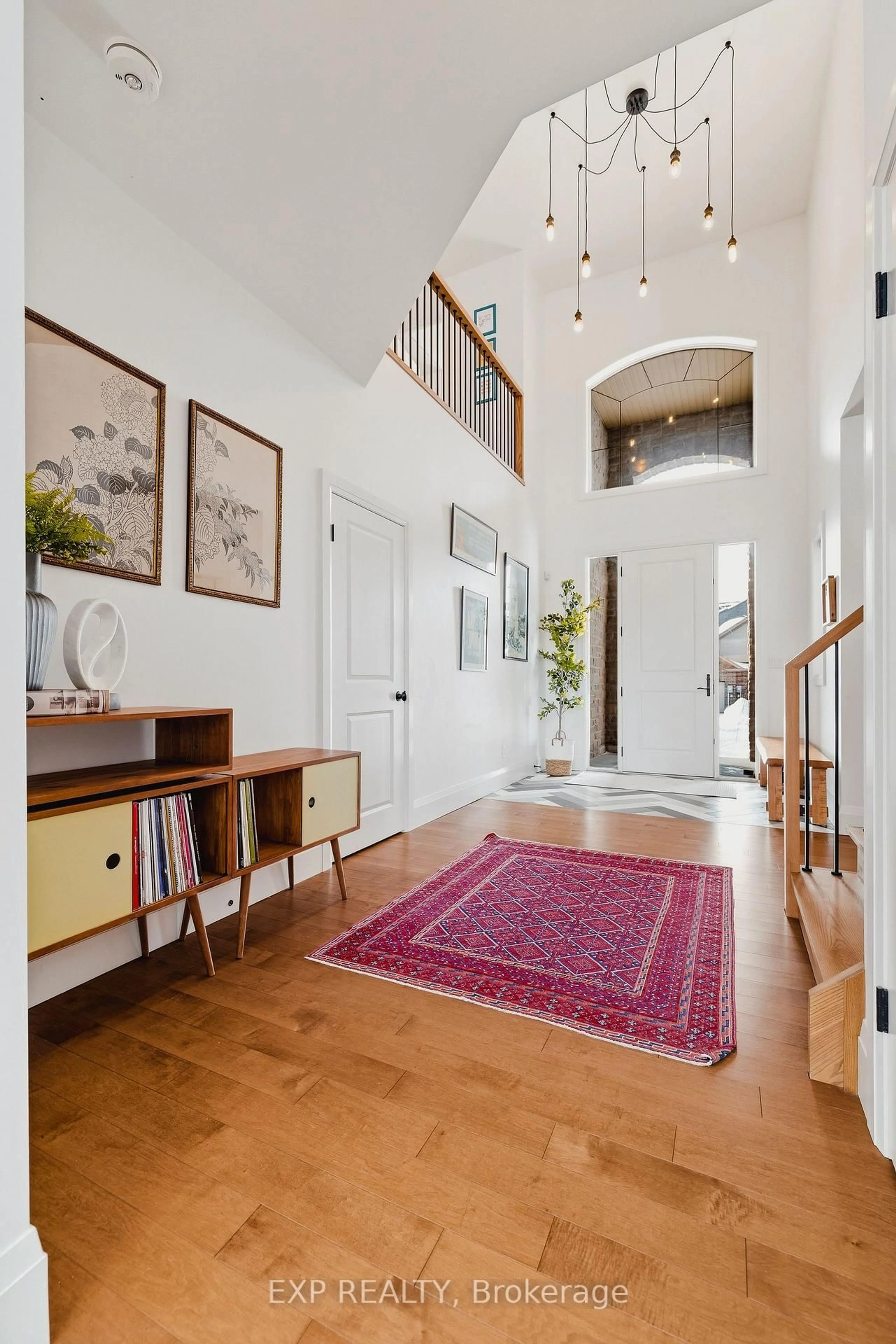 Indoor entryway for 157 Ridgeview Dr, Mapleton Ontario N0G 1P0