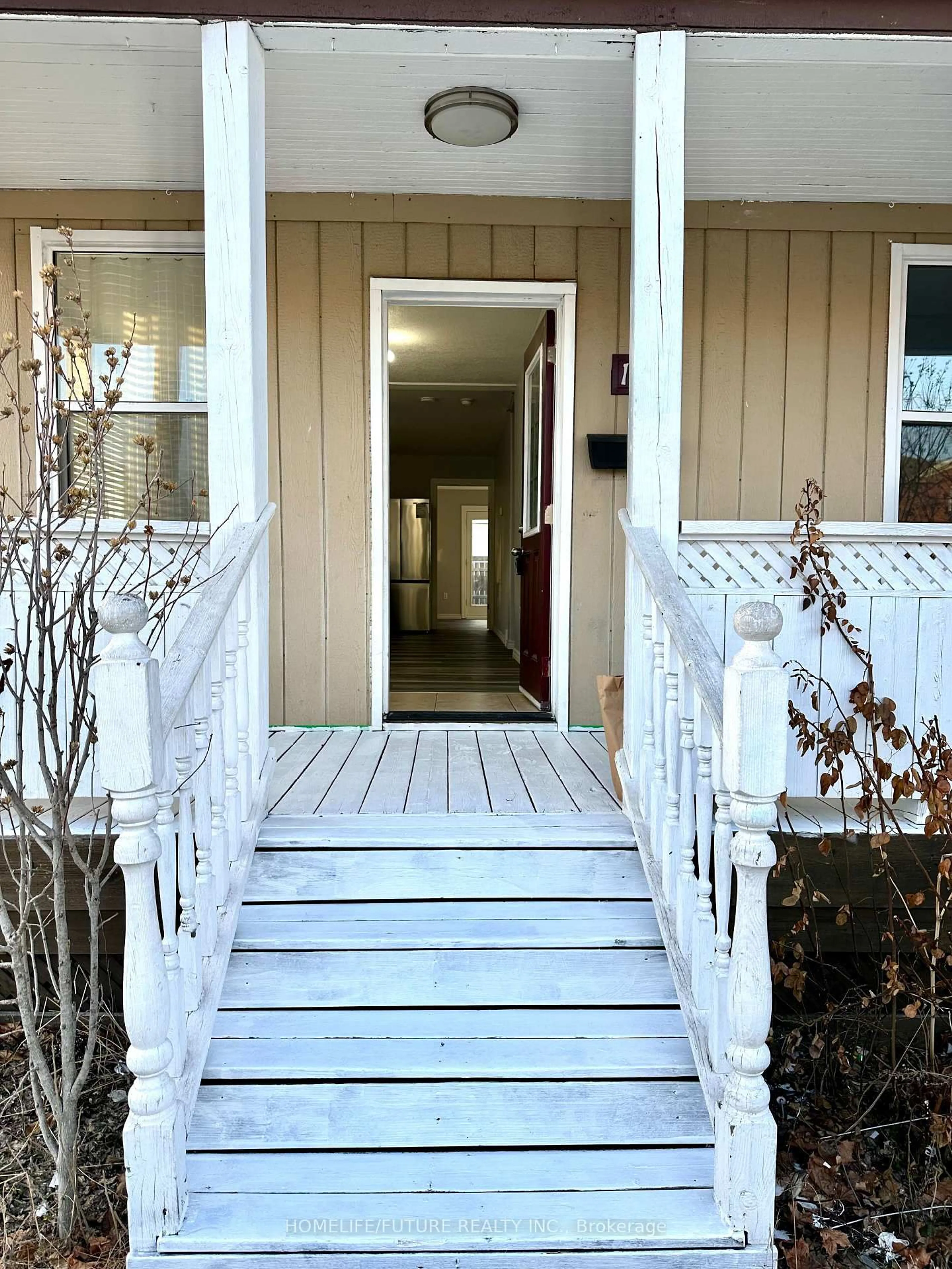 Indoor entryway for 117 Harmony Ave, Hamilton Ontario L8H 4Y2