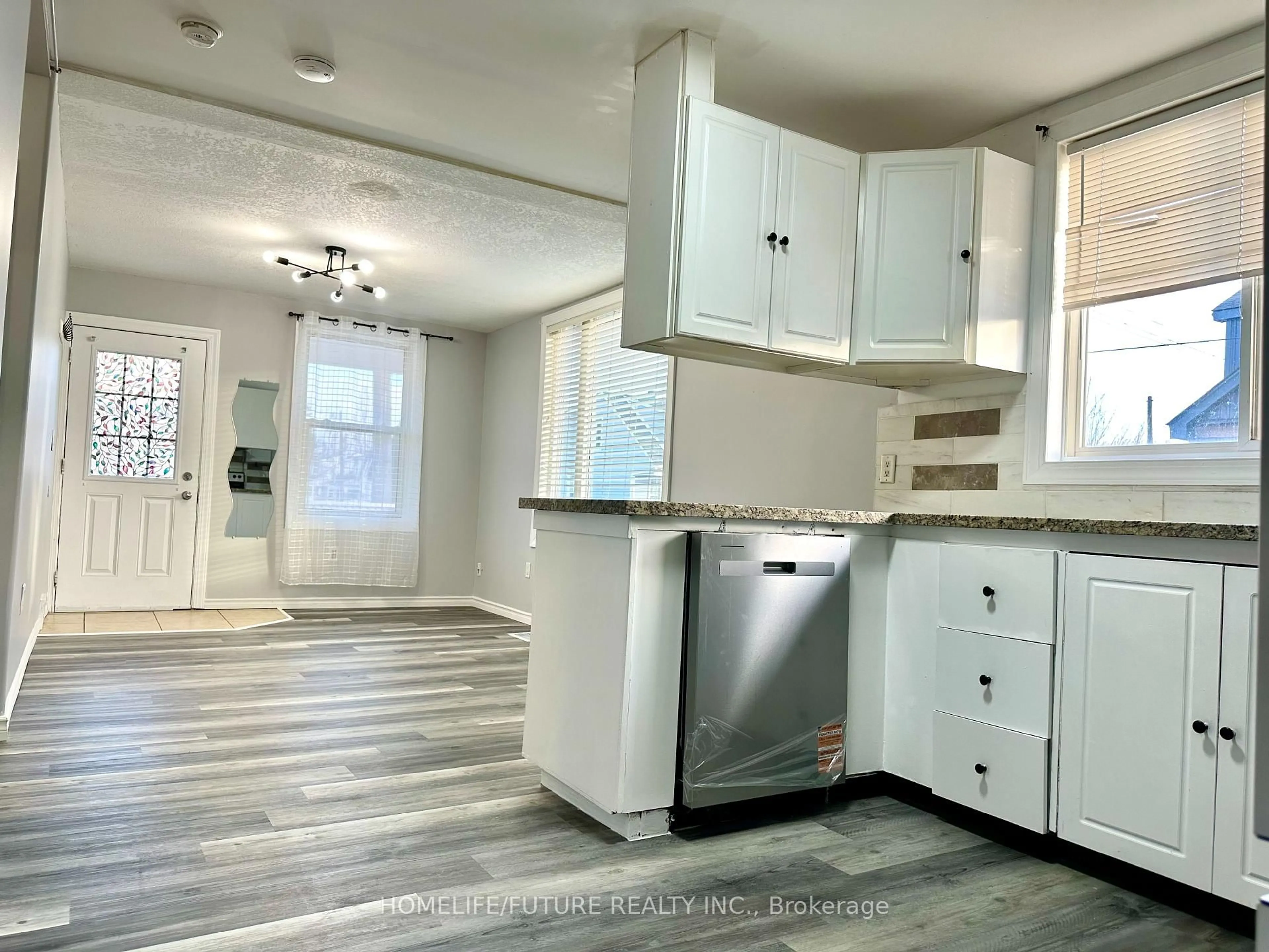 Open concept kitchen, ceramic/tile floor for 117 Harmony Ave, Hamilton Ontario L8H 4Y2