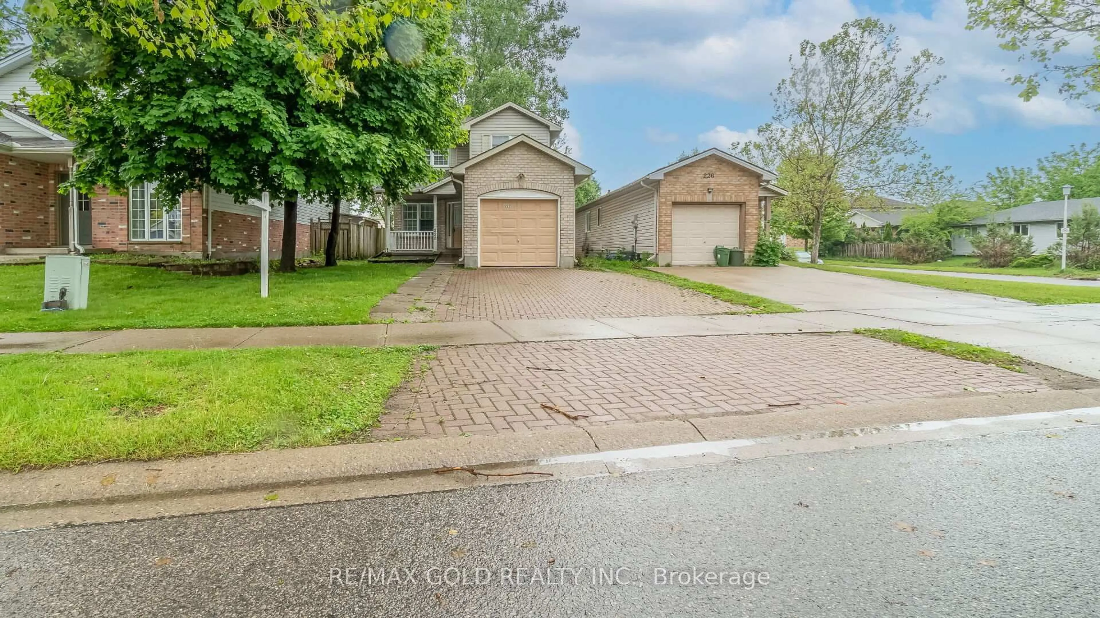 A pic from outside/outdoor area/front of a property/back of a property/a pic from drone, street for 222 Fleming Dr, London East Ontario N5V 4Y9