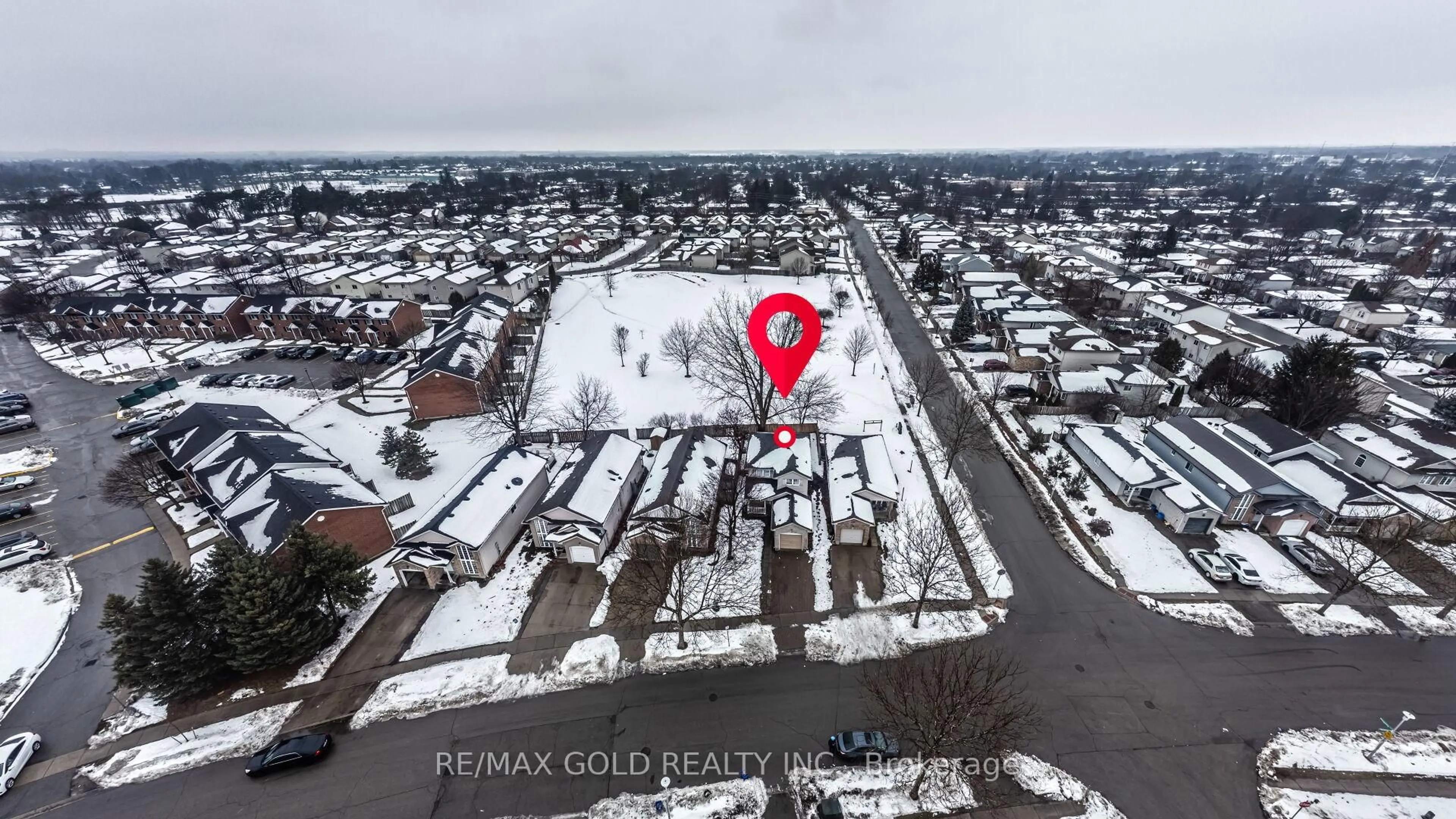 A pic from outside/outdoor area/front of a property/back of a property/a pic from drone, street for 222 Fleming Dr, London East Ontario N5V 4Y9