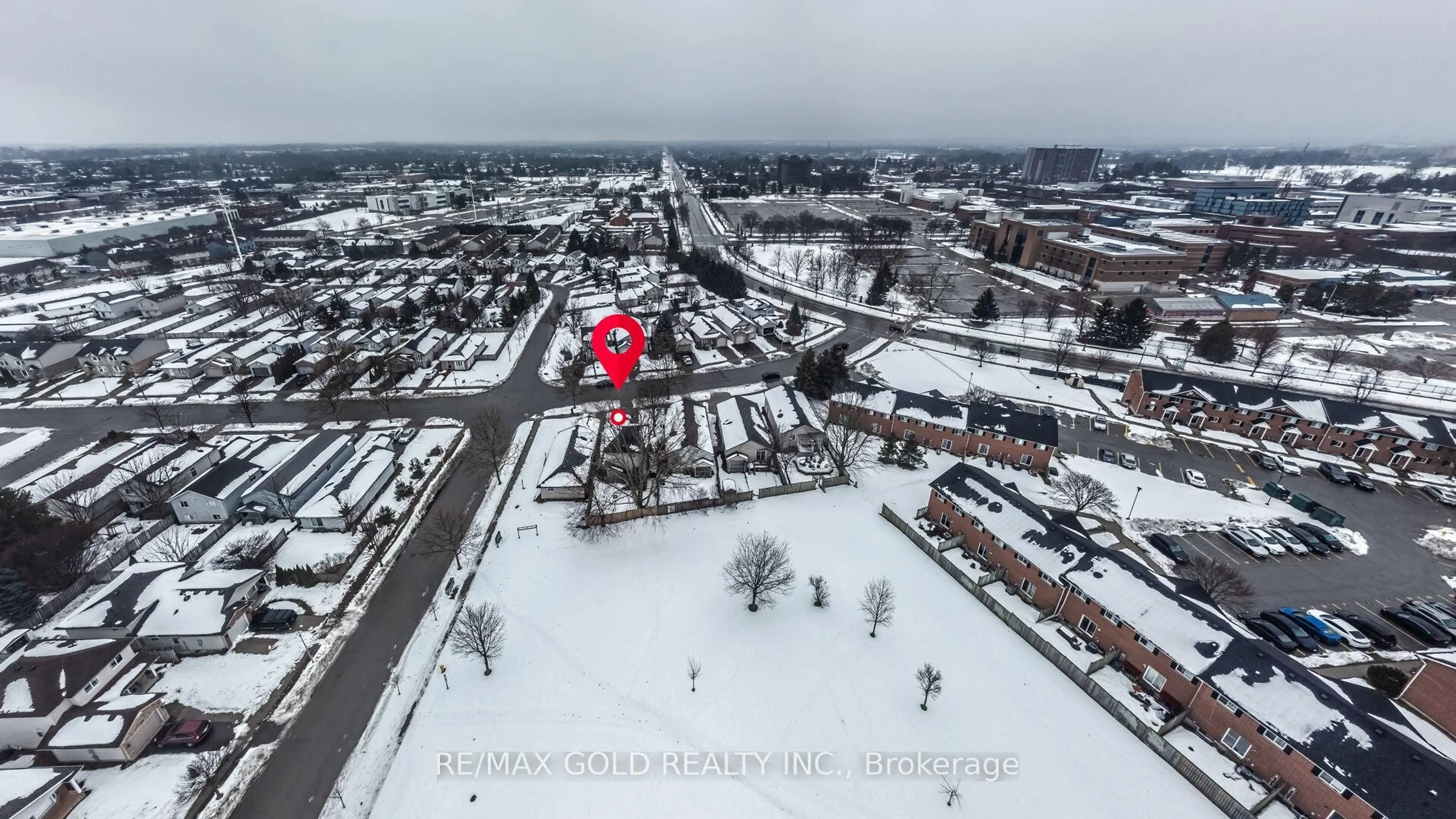 A pic from outside/outdoor area/front of a property/back of a property/a pic from drone, unknown for 222 Fleming Dr, London East Ontario N5V 4Y9