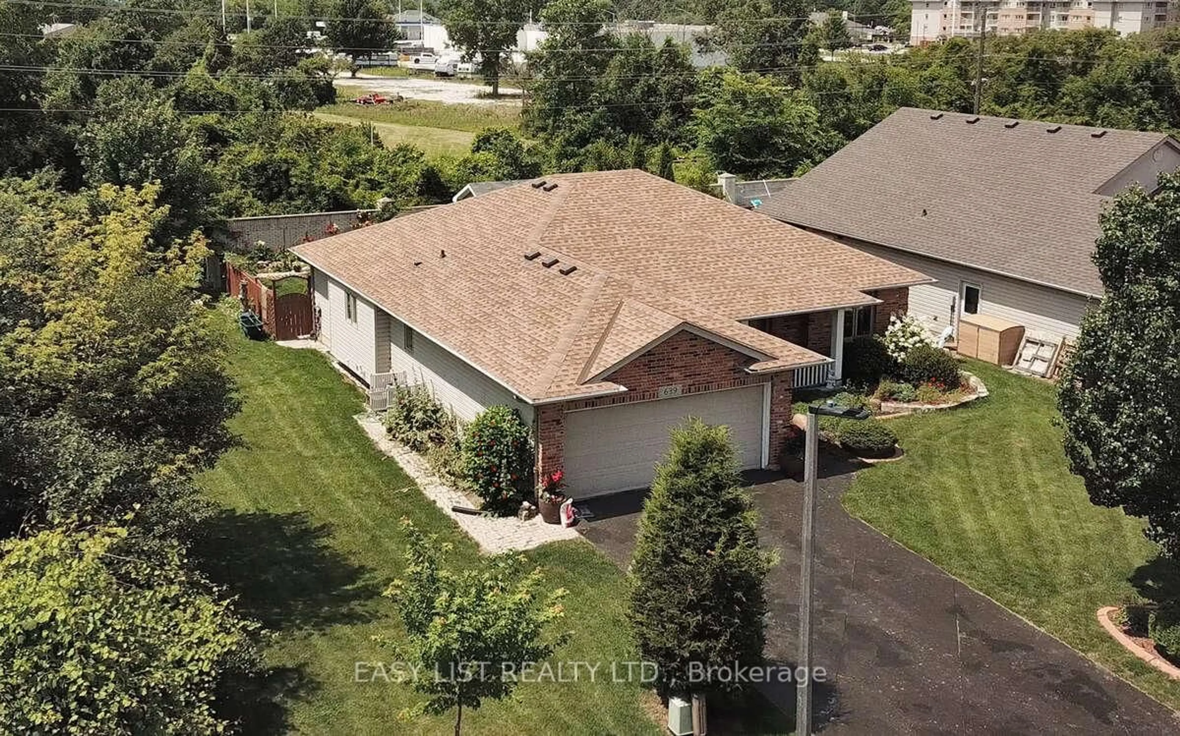 A pic from outside/outdoor area/front of a property/back of a property/a pic from drone, street for 639 Secretariate Dr, St. Clair Ontario N0N 1G0